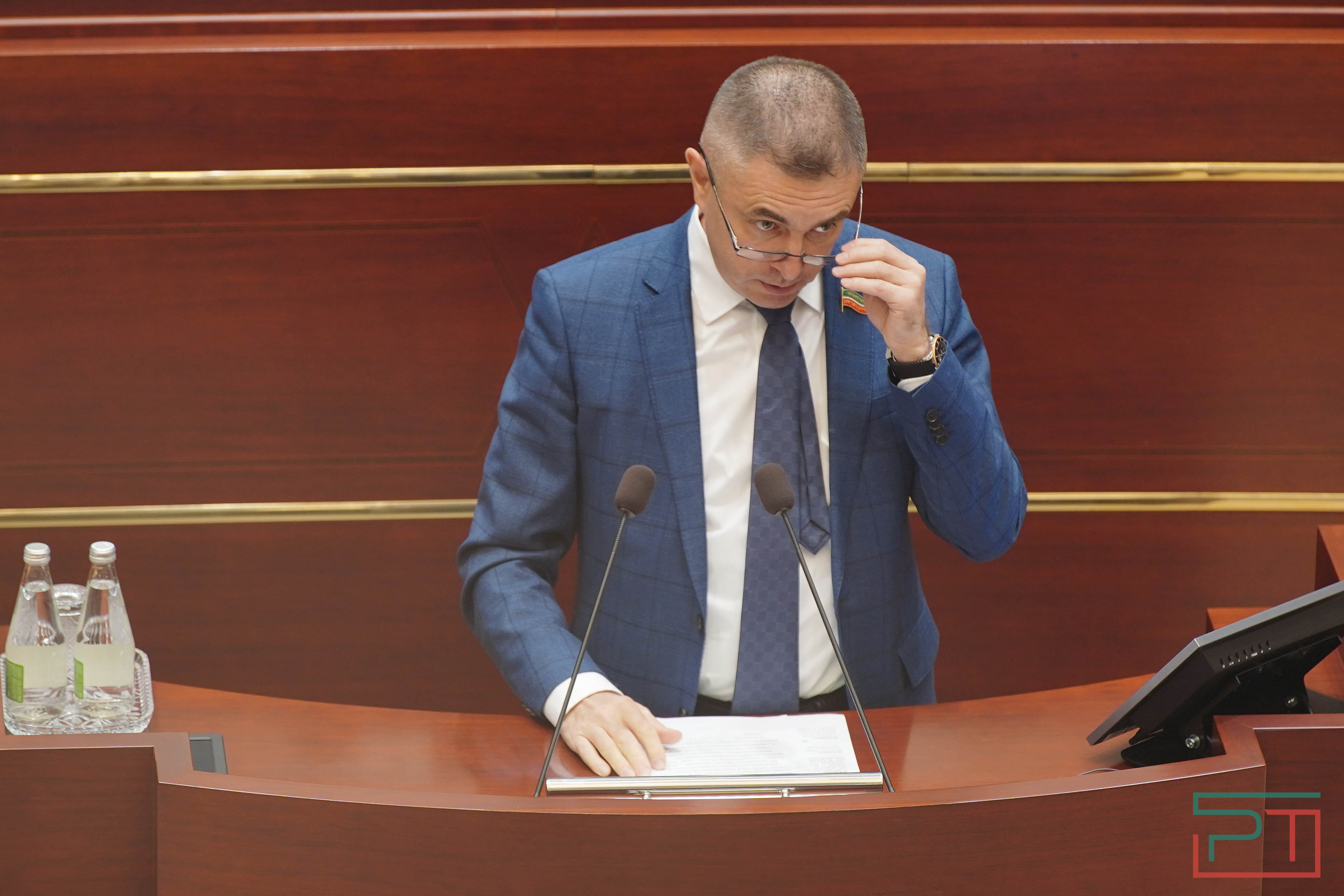 Мигрантов адаптировать, собак регистрировать: Госсовет Татарстана провел последнюю сессию в году