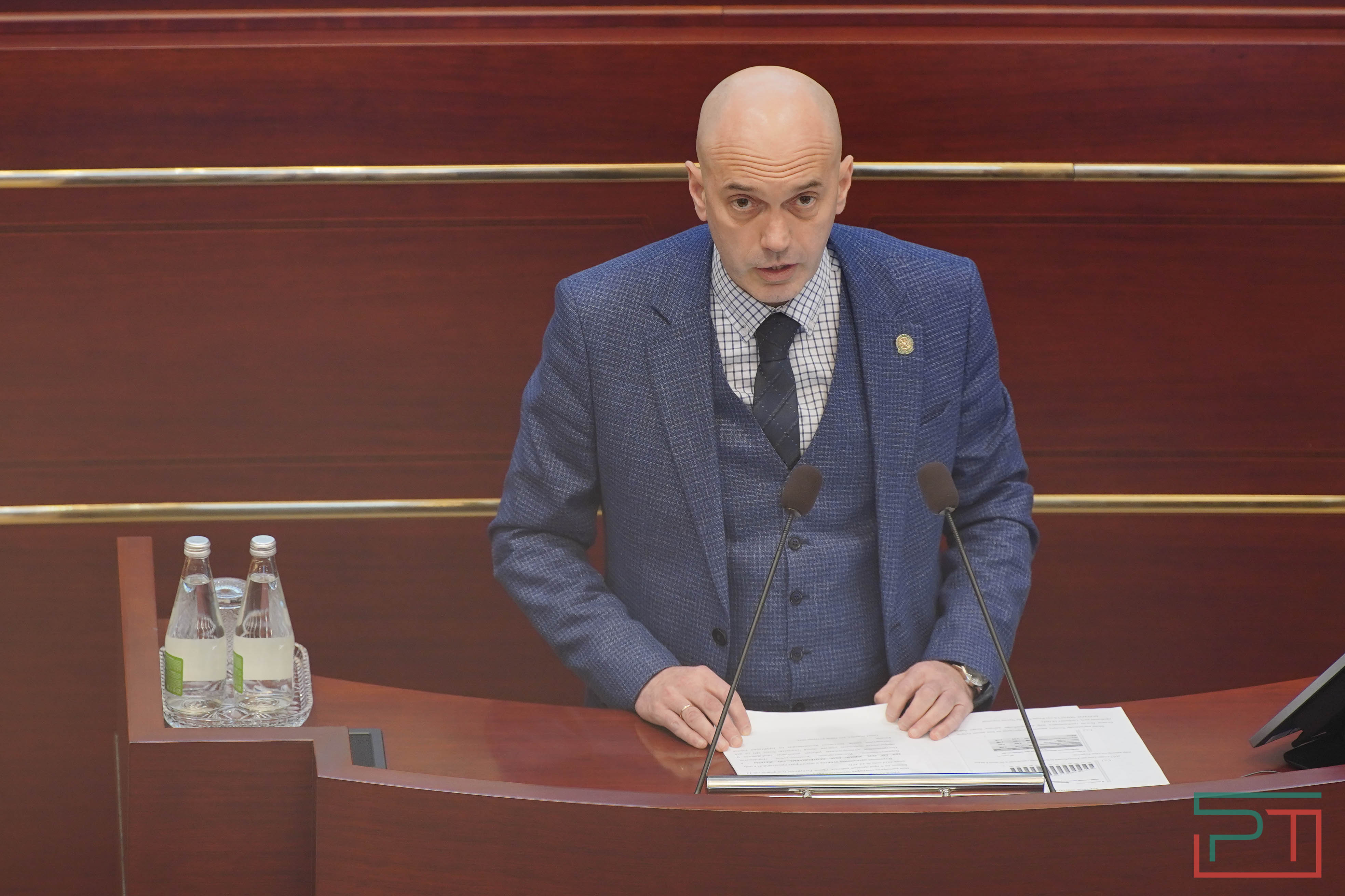 Мигрантов адаптировать, собак регистрировать: Госсовет Татарстана провел последнюю сессию в году