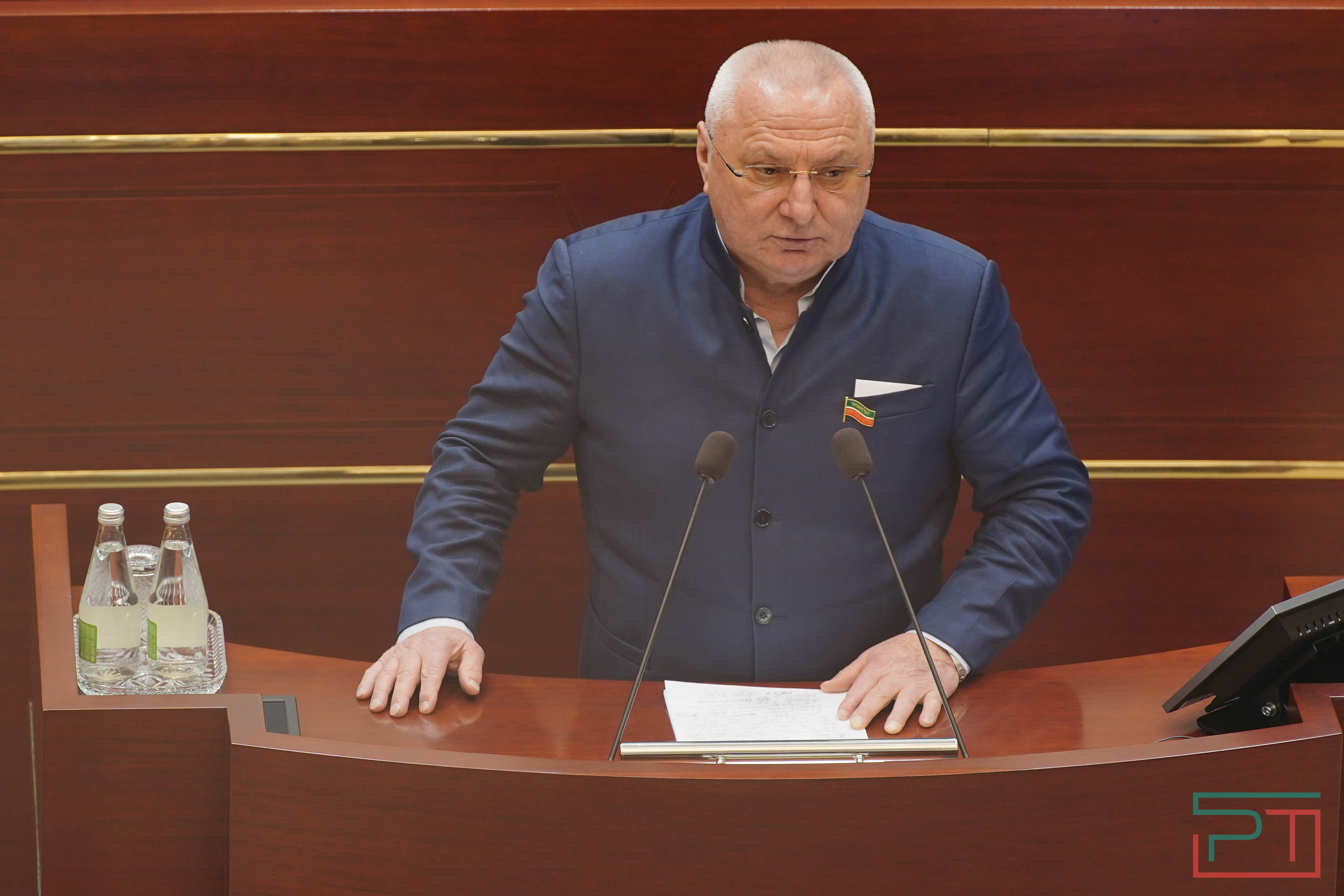 Мигрантов адаптировать, собак регистрировать: Госсовет Татарстана провел последнюю сессию в году