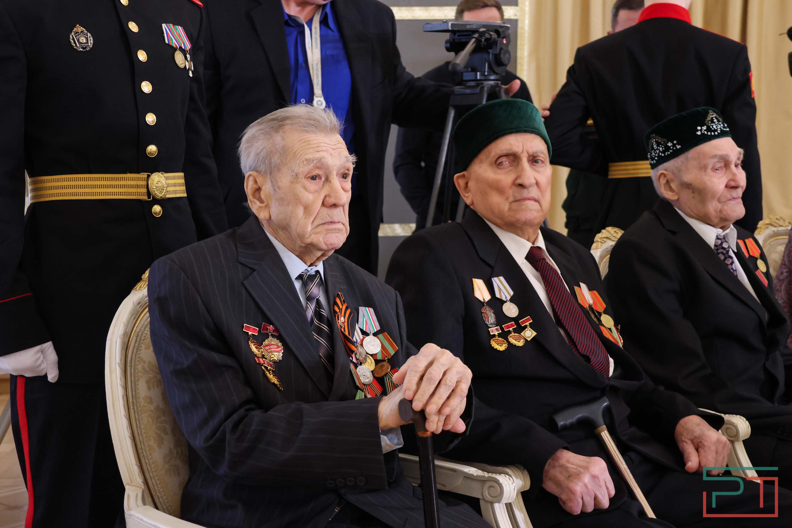 Вручение медалей ветеранам войны