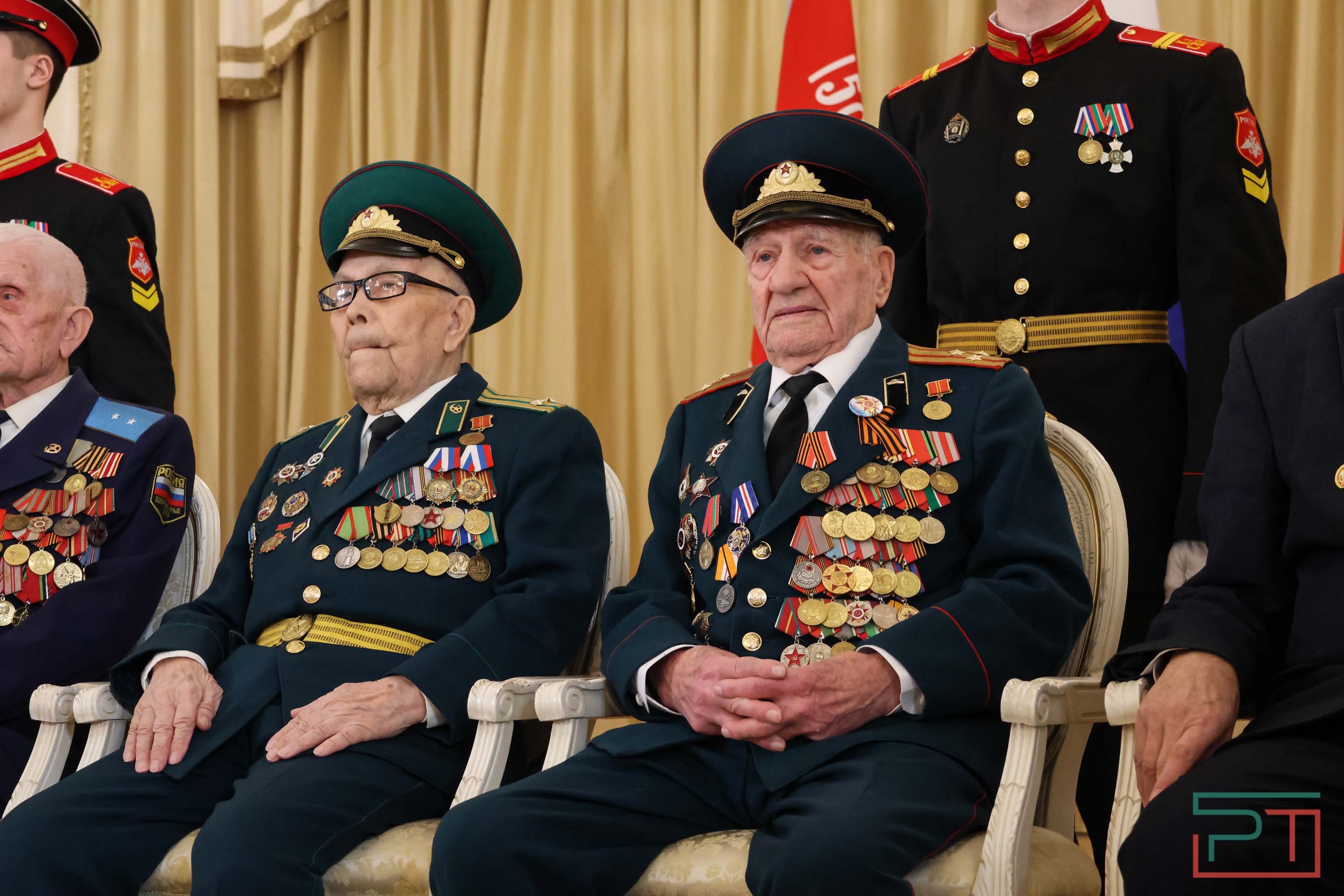 Вручение медалей ветеранам войны