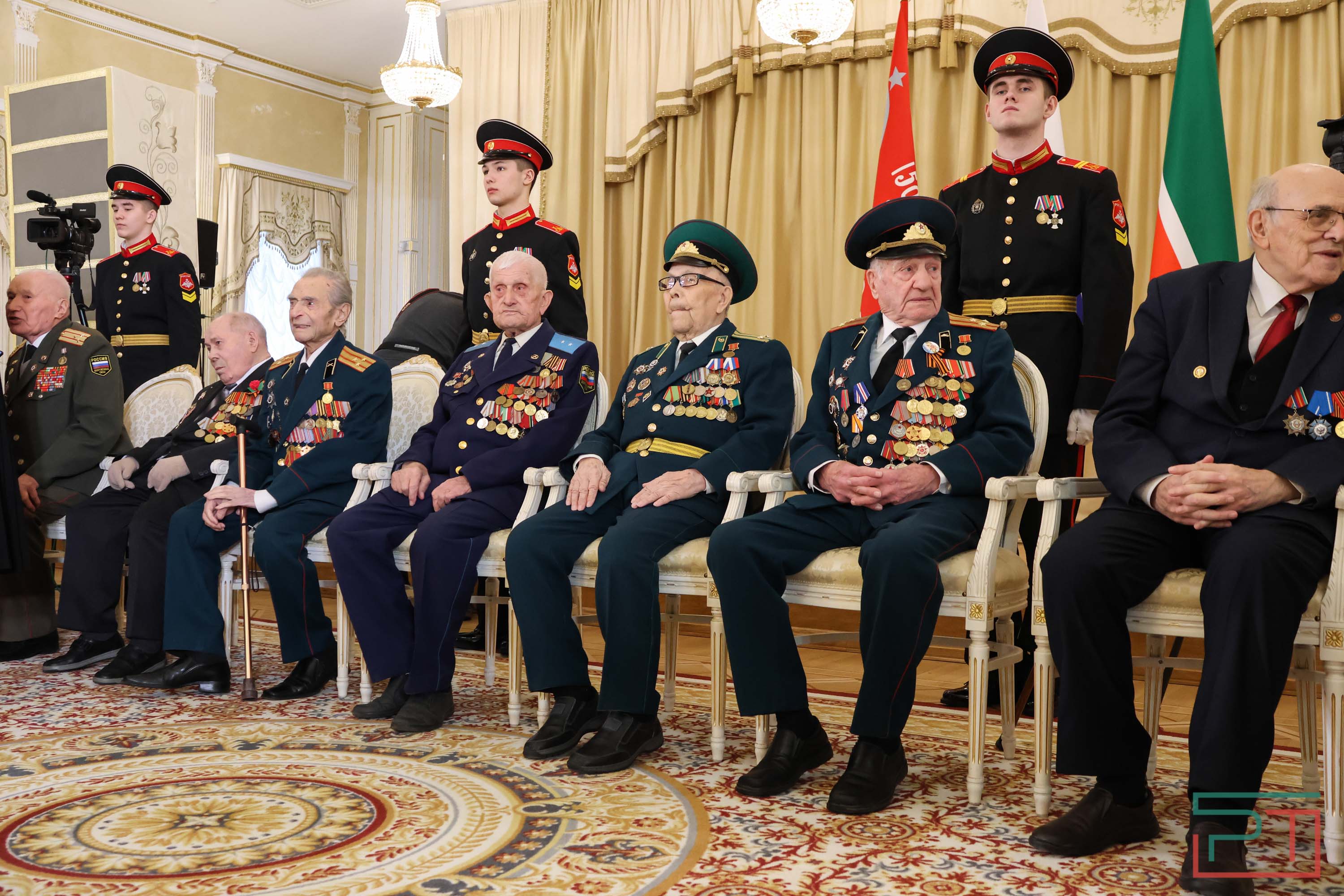 Вручение медалей ветеранам войны