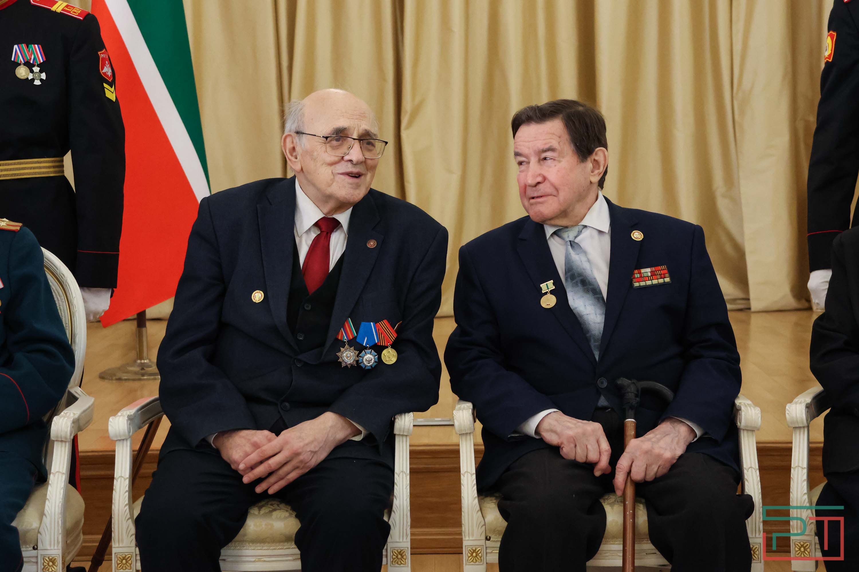 Вручение медалей ветеранам войны