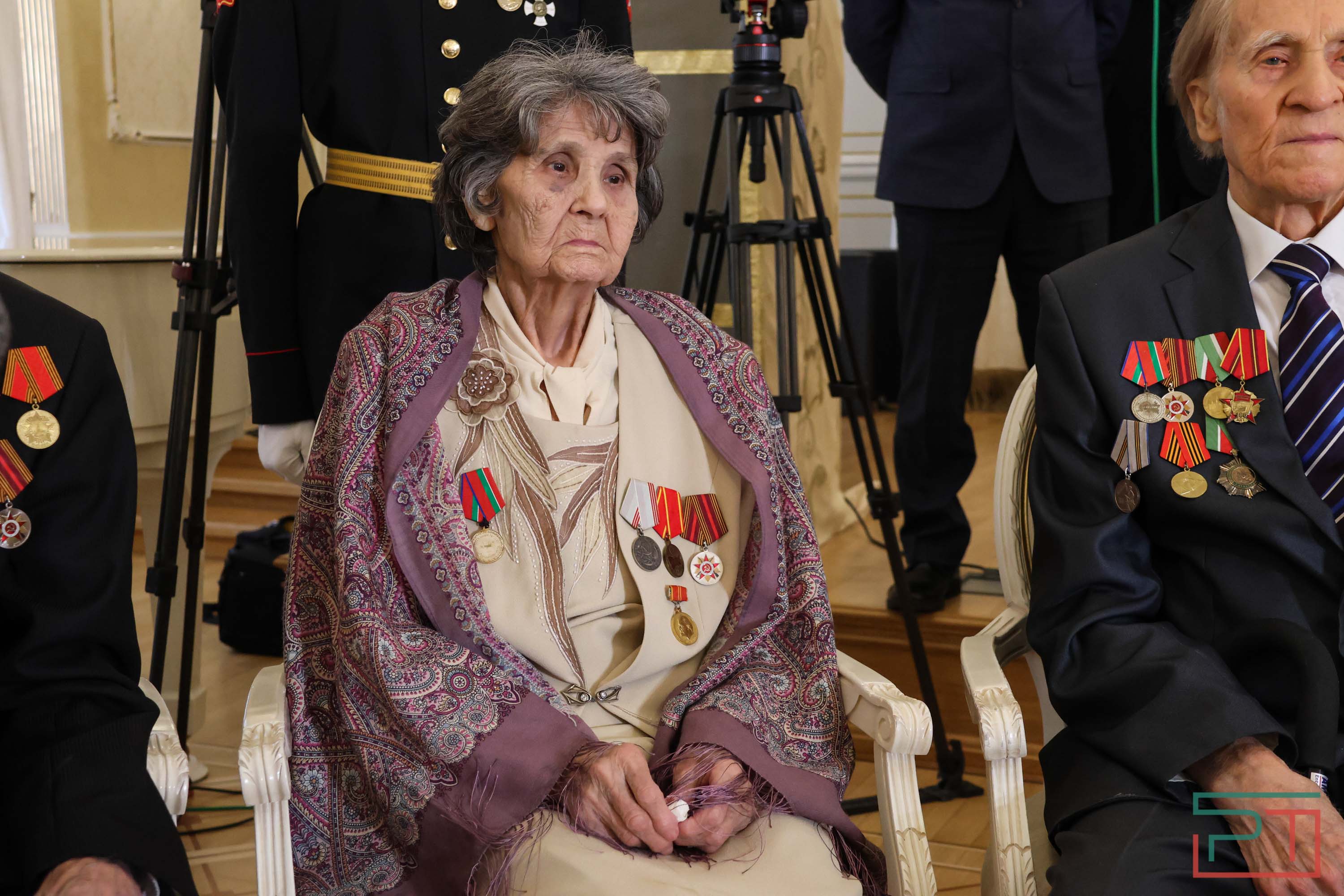 Вручение медалей ветеранам войны