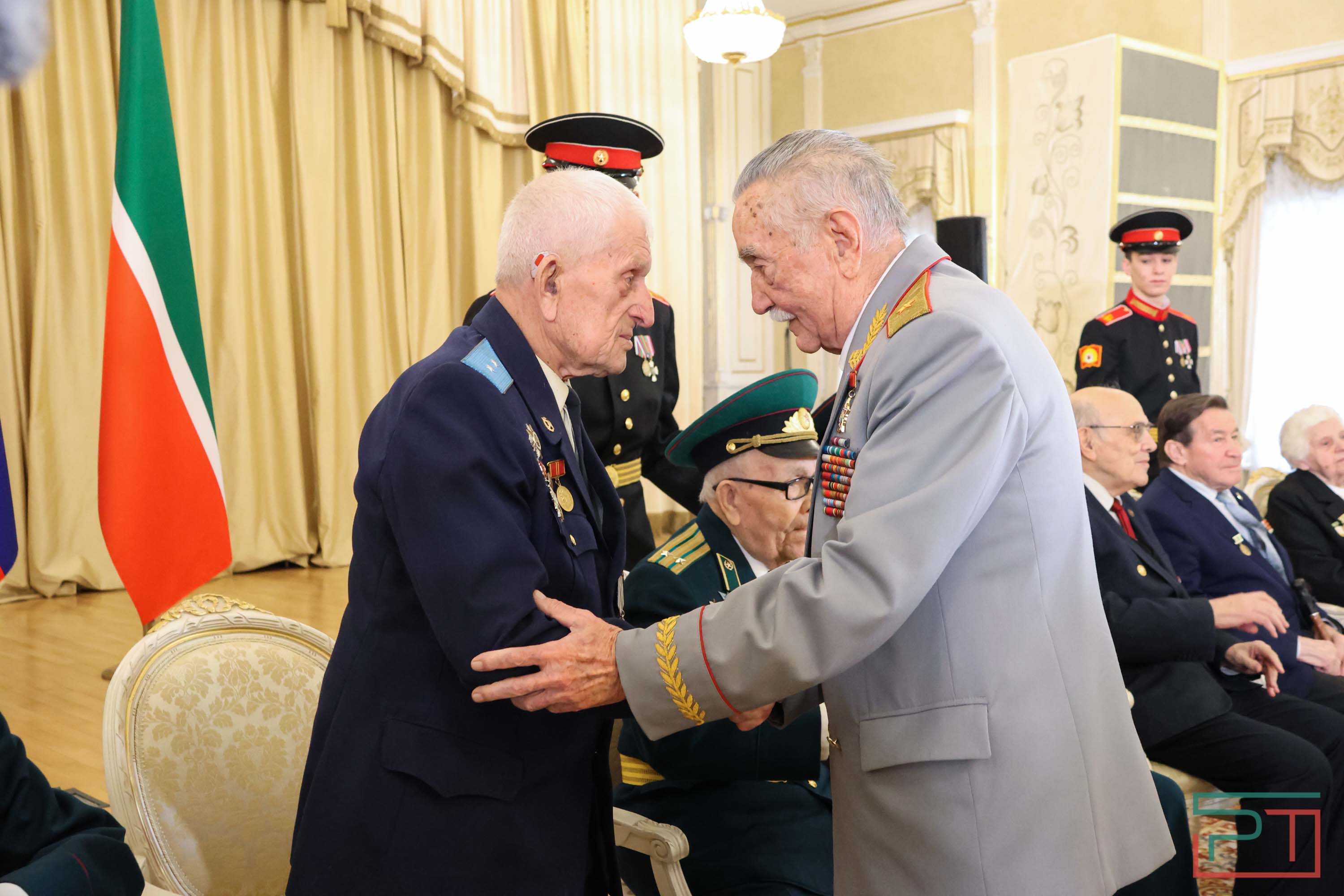 Вручение медалей ветеранам войны