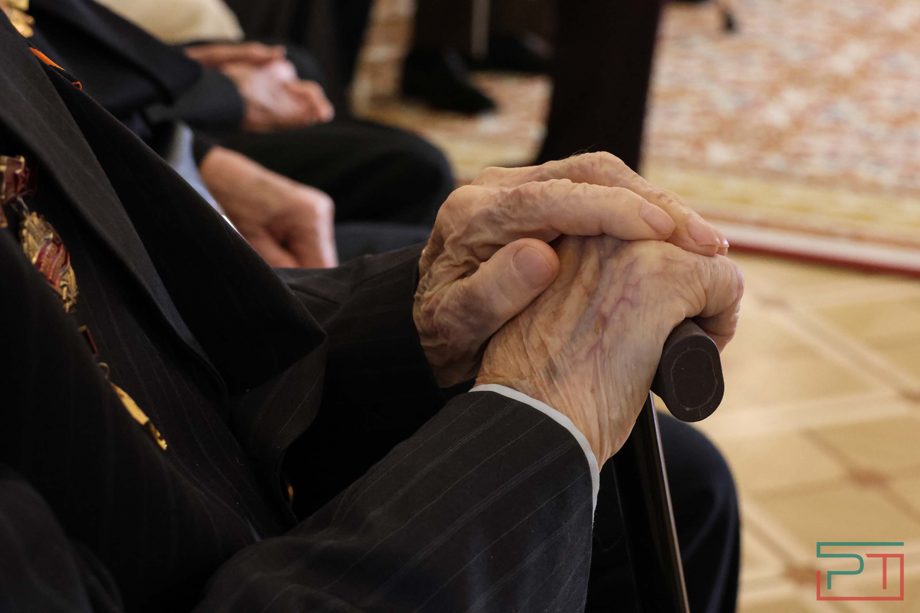 Вручение медалей ветеранам войны