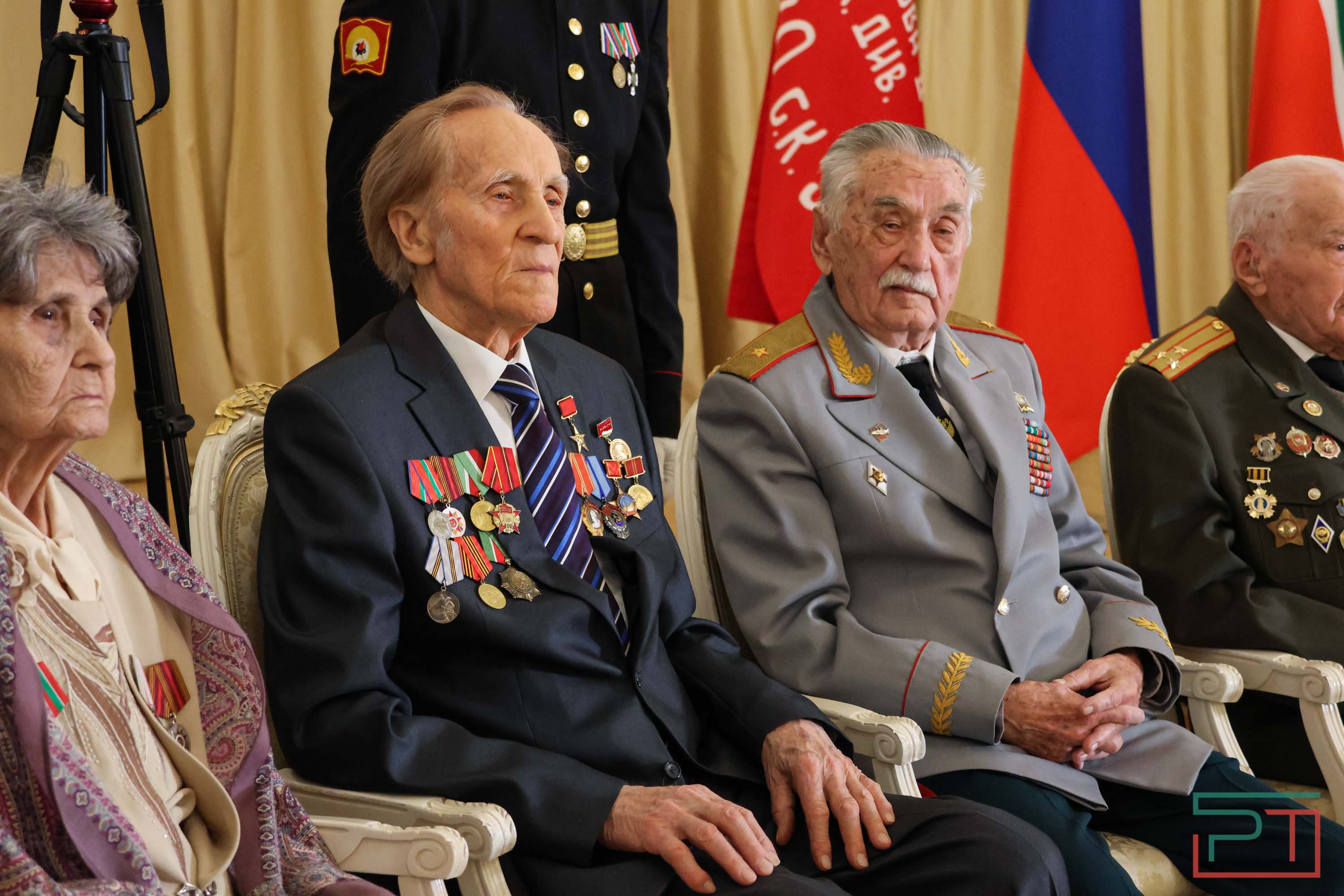 Вручение медалей ветеранам войны