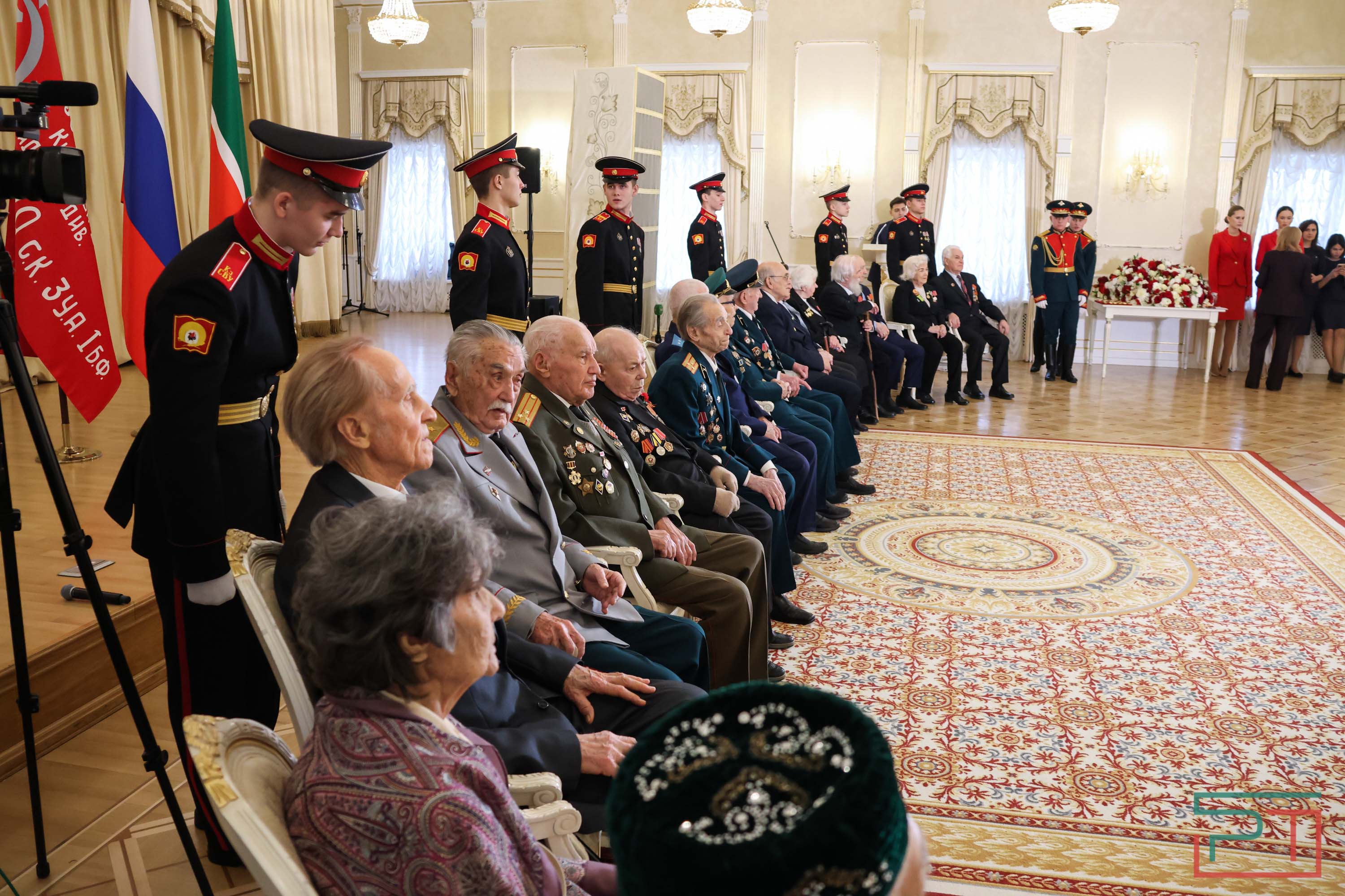 Вручение медалей ветеранам войны