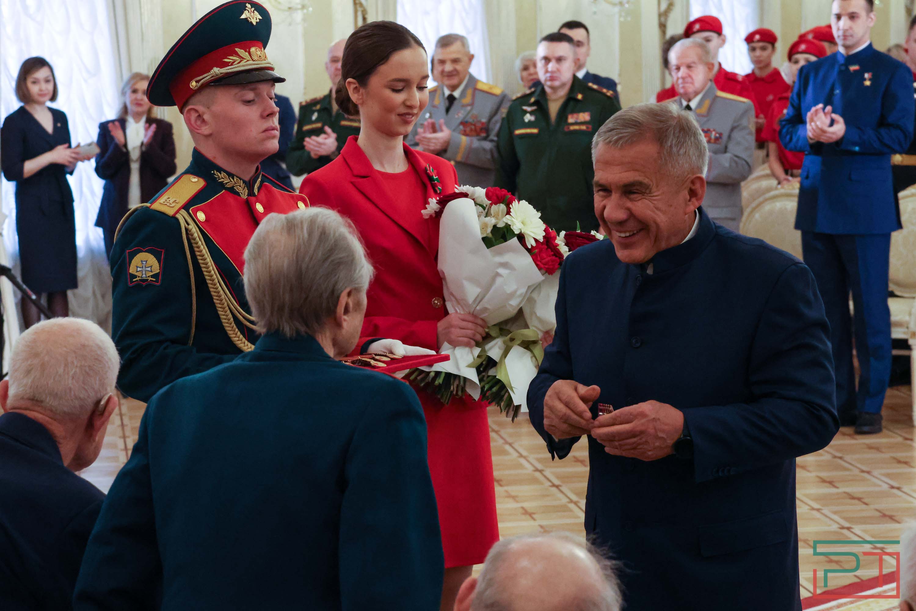 Вручение медалей ветеранам войны