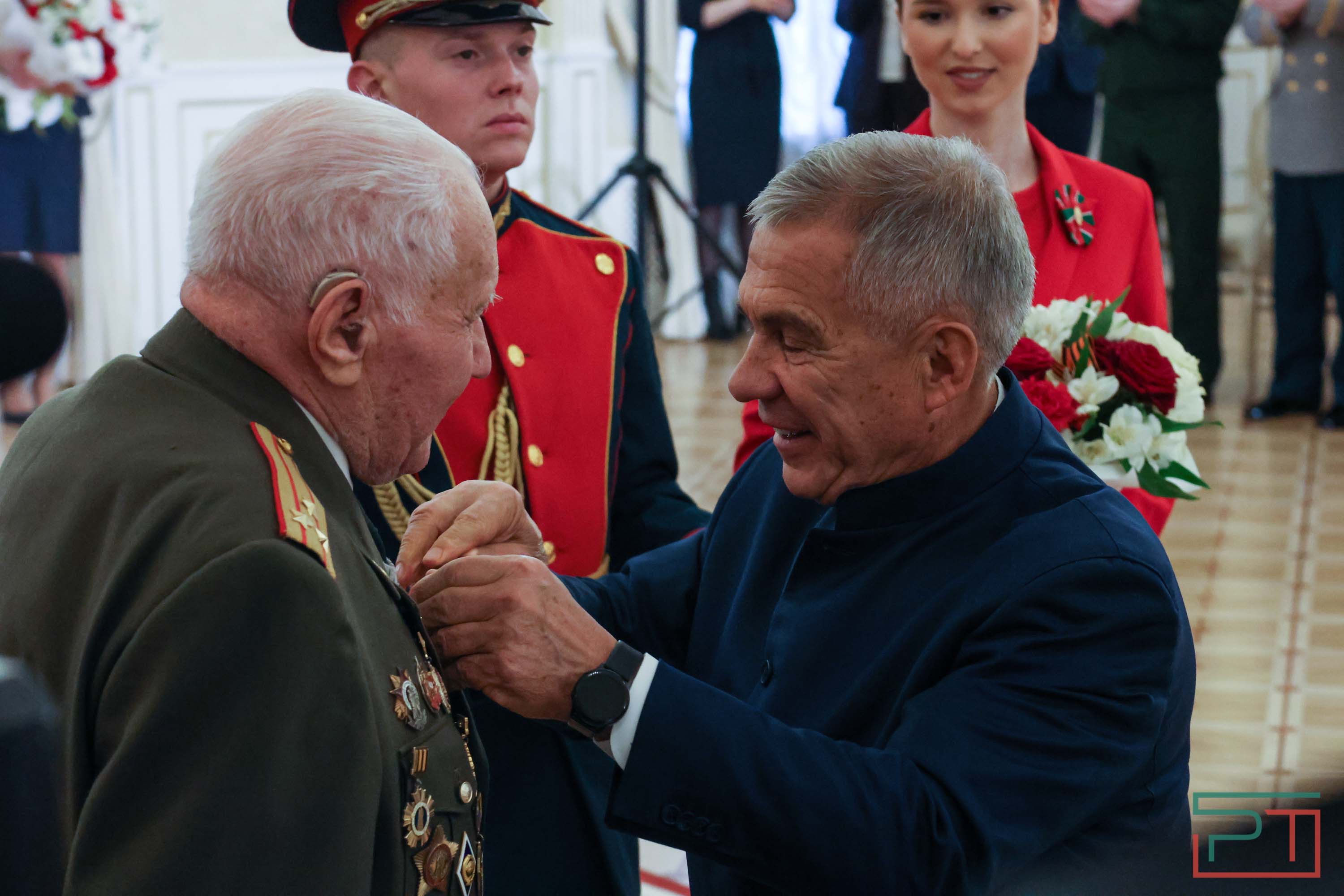 Вручение медалей ветеранам войны