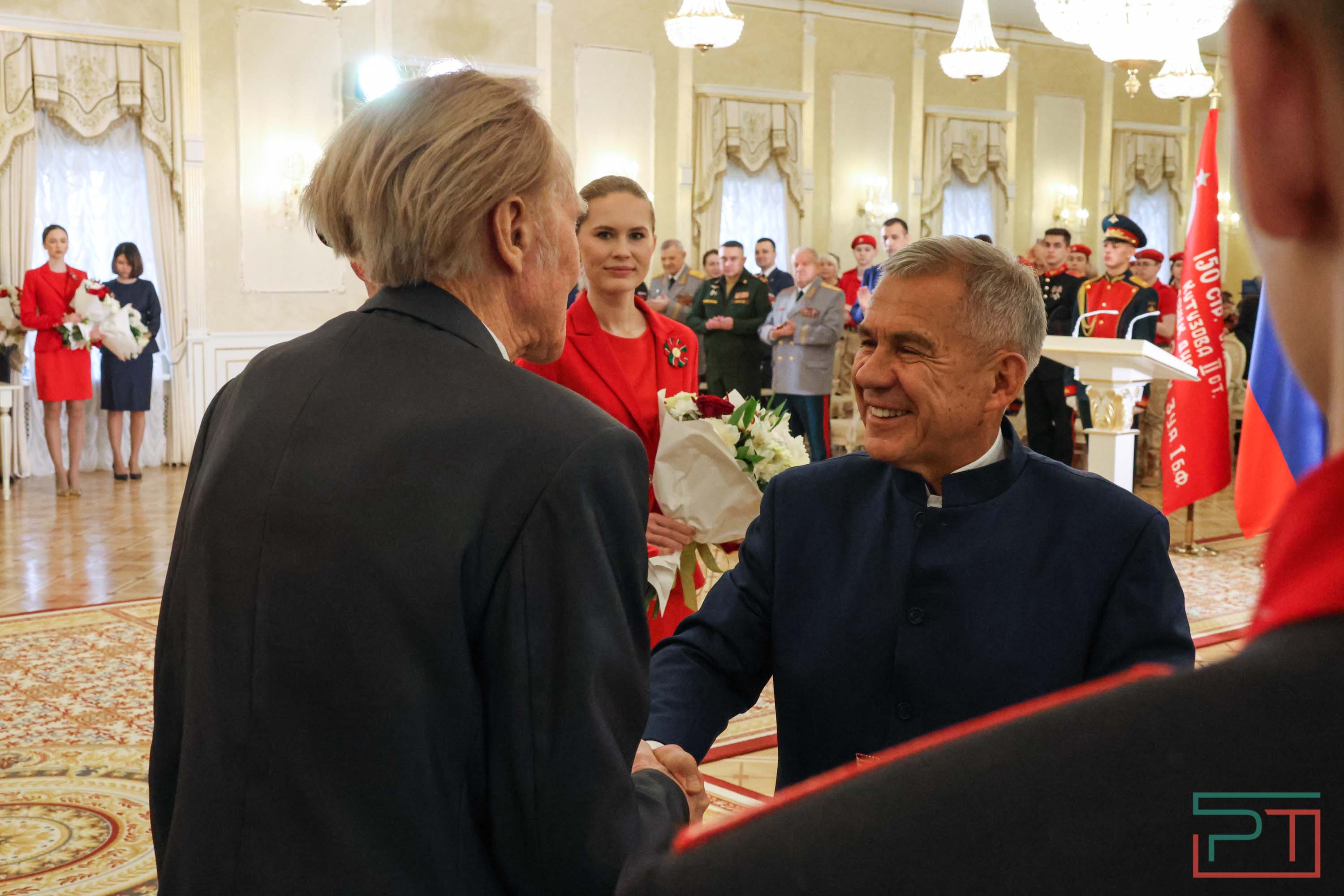 Вручение медалей ветеранам войны