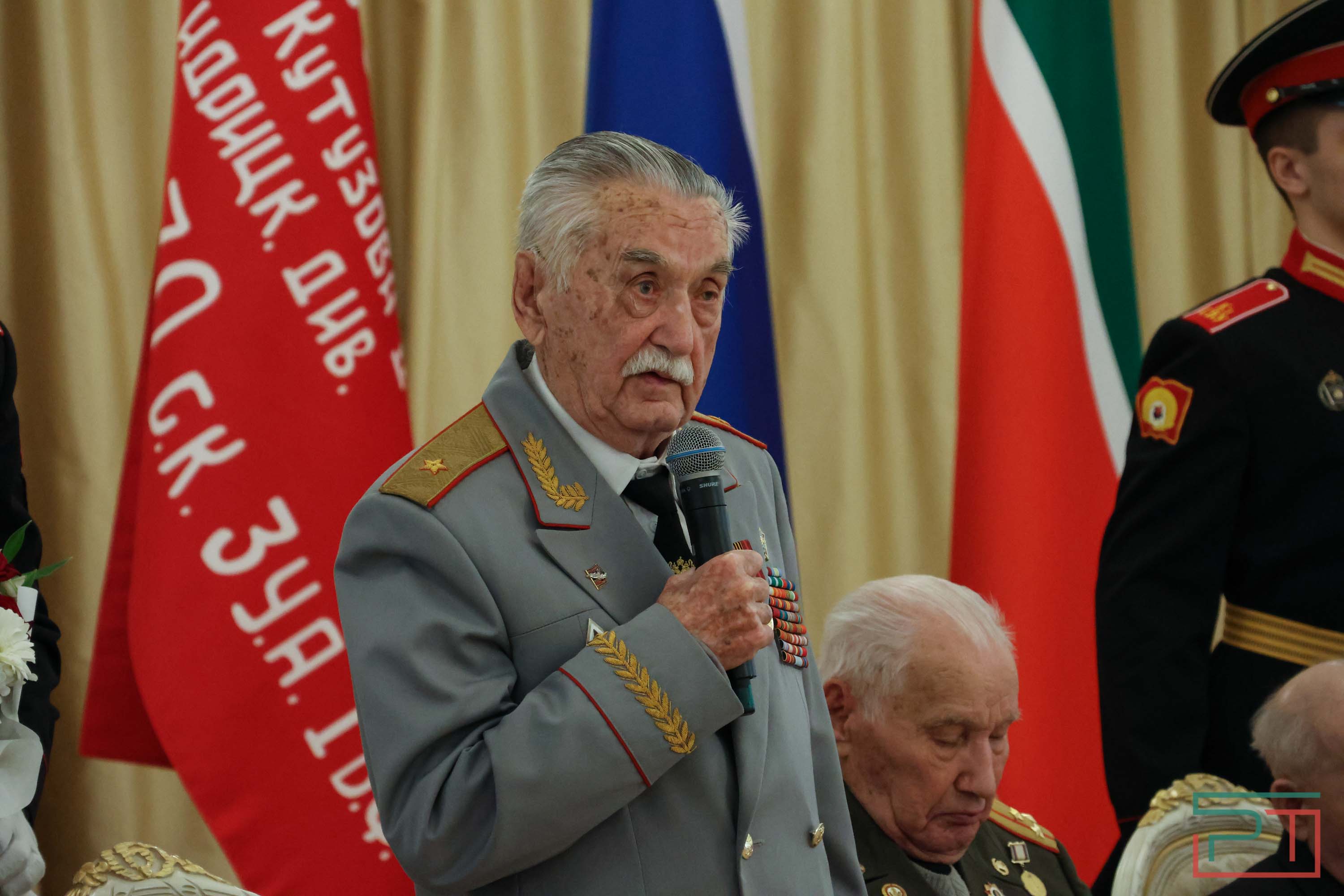 Вручение медалей ветеранам войны