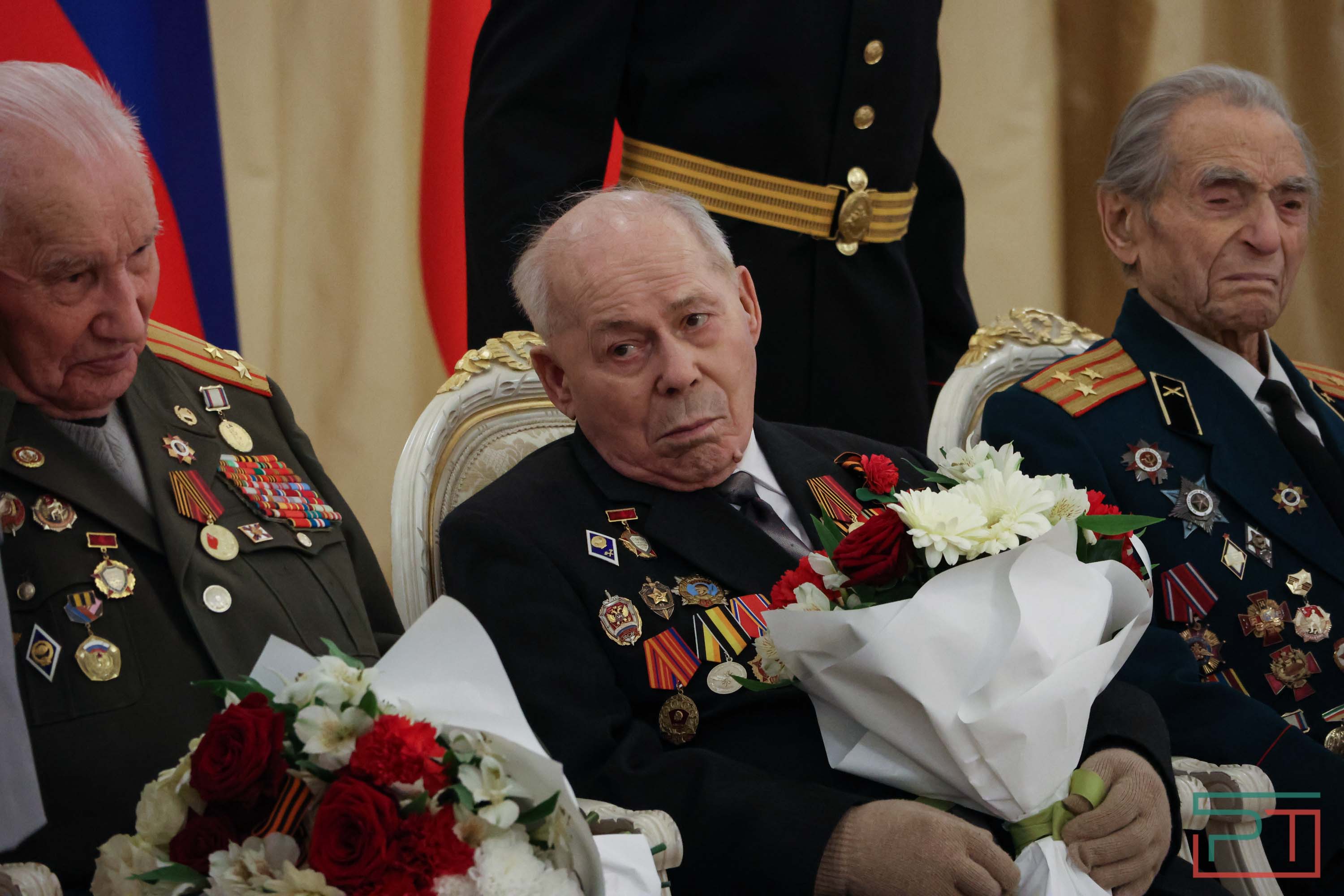 Вручение медалей ветеранам войны