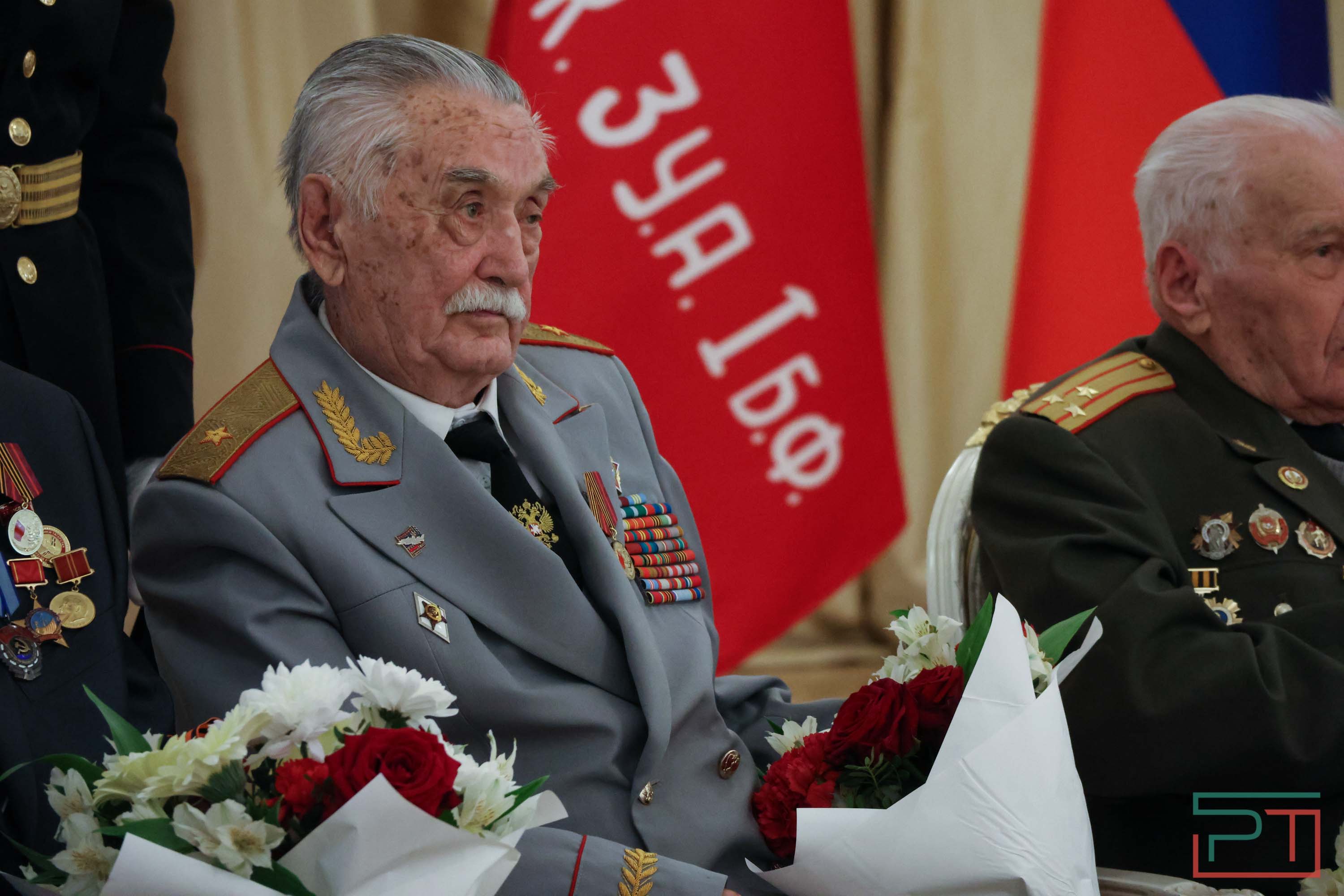 Вручение медалей ветеранам войны