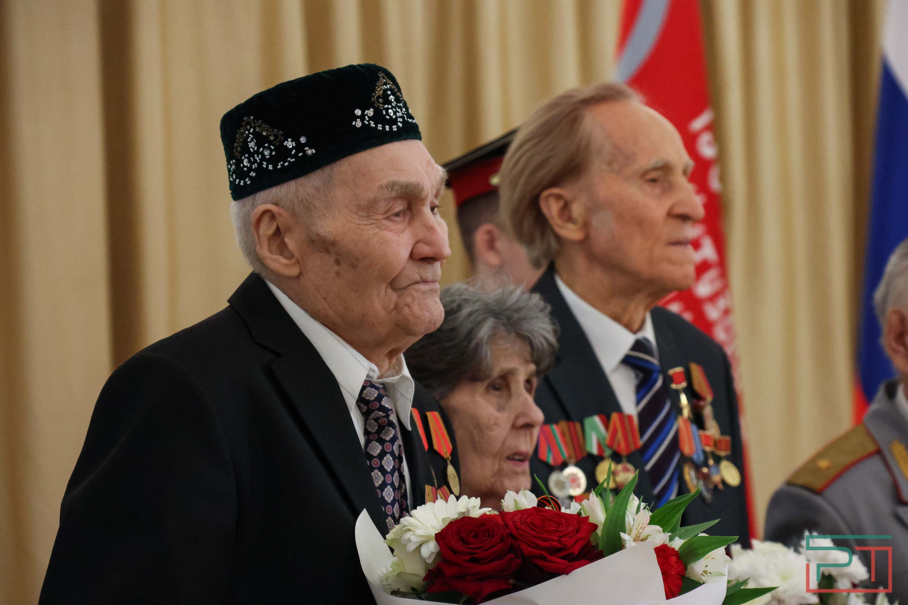 Вручение медалей ветеранам войны