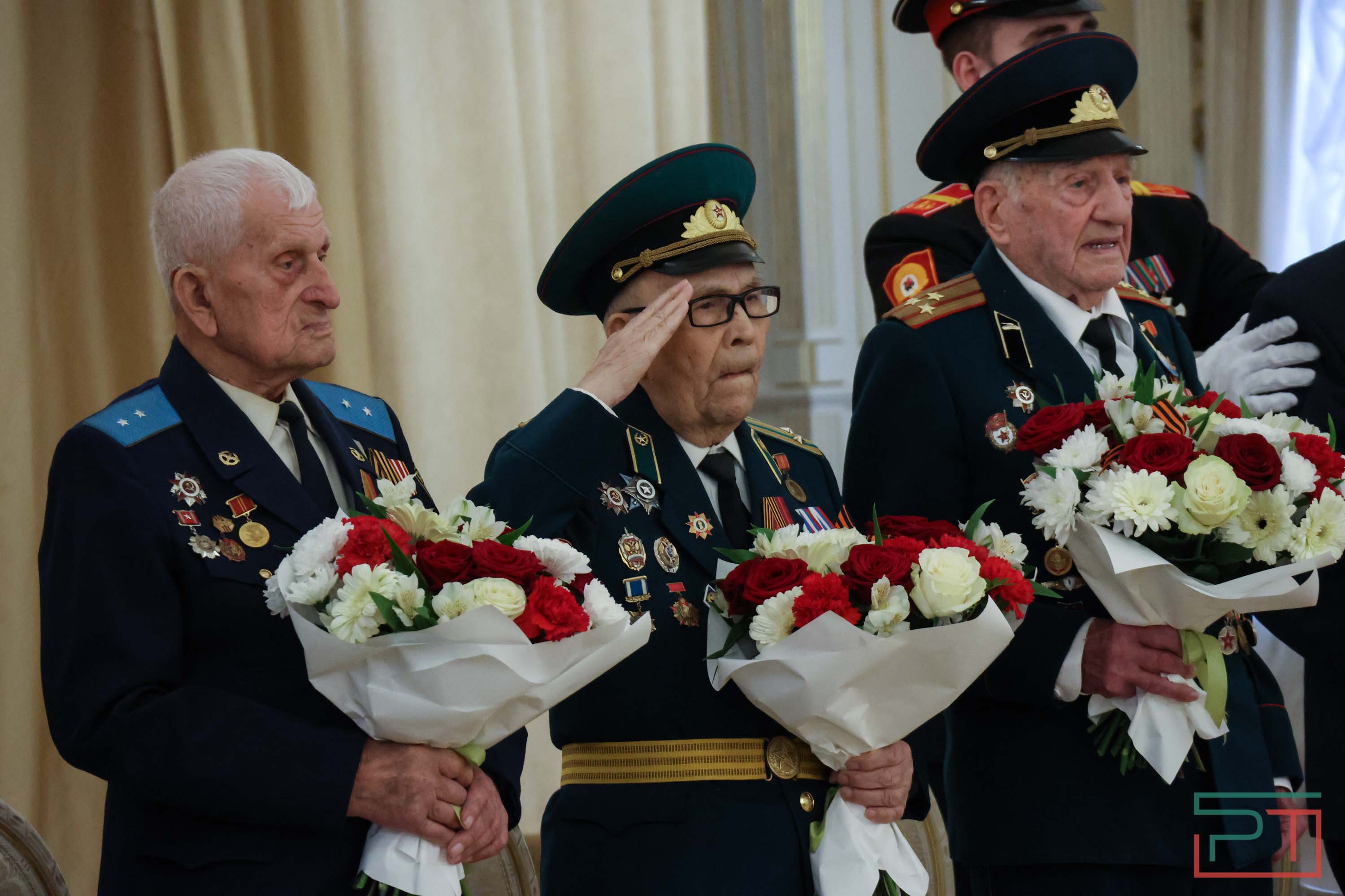 Вручение медалей ветеранам войны