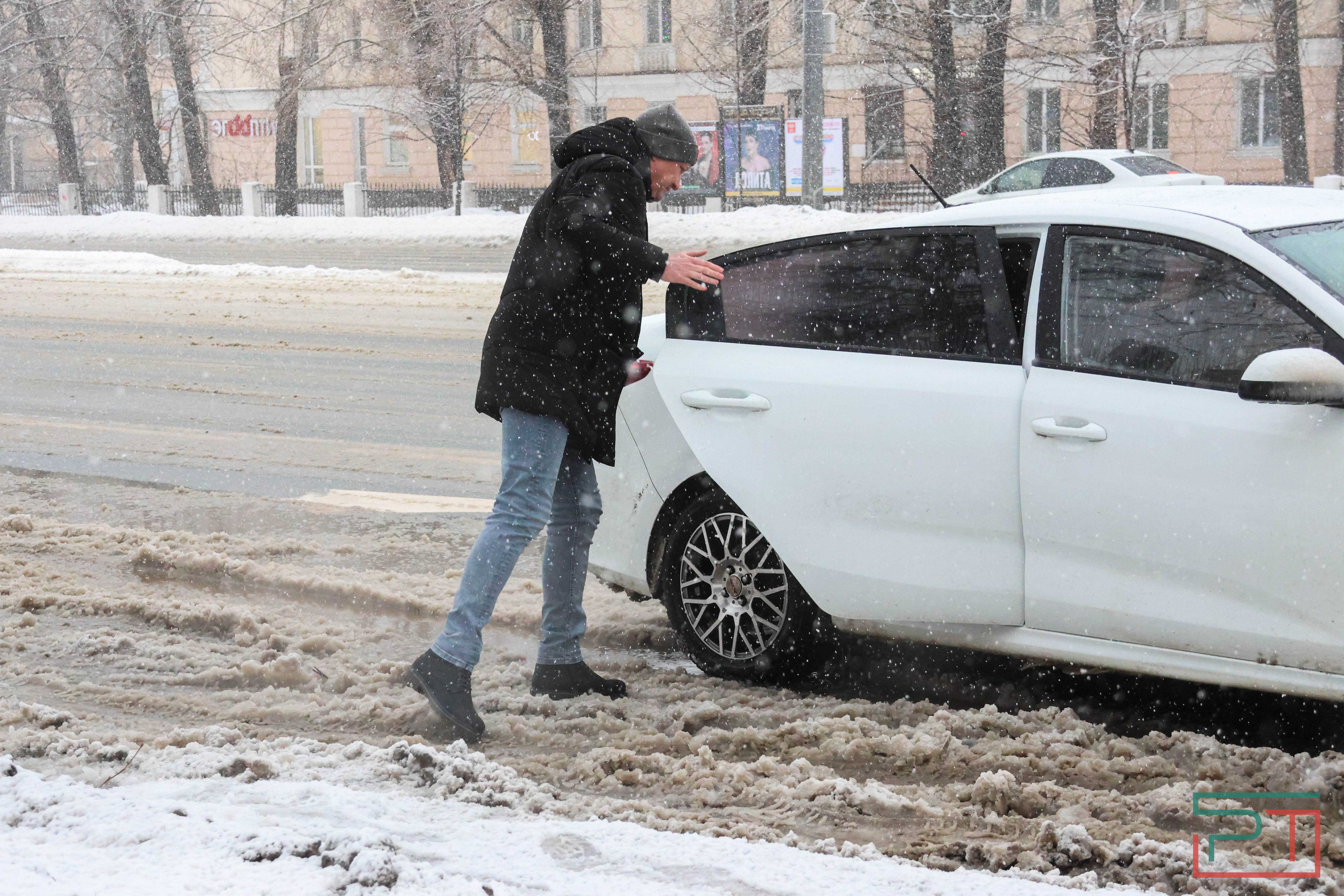 Зима отменяется: в январе казанцам вместо лыж пригодились зонтики