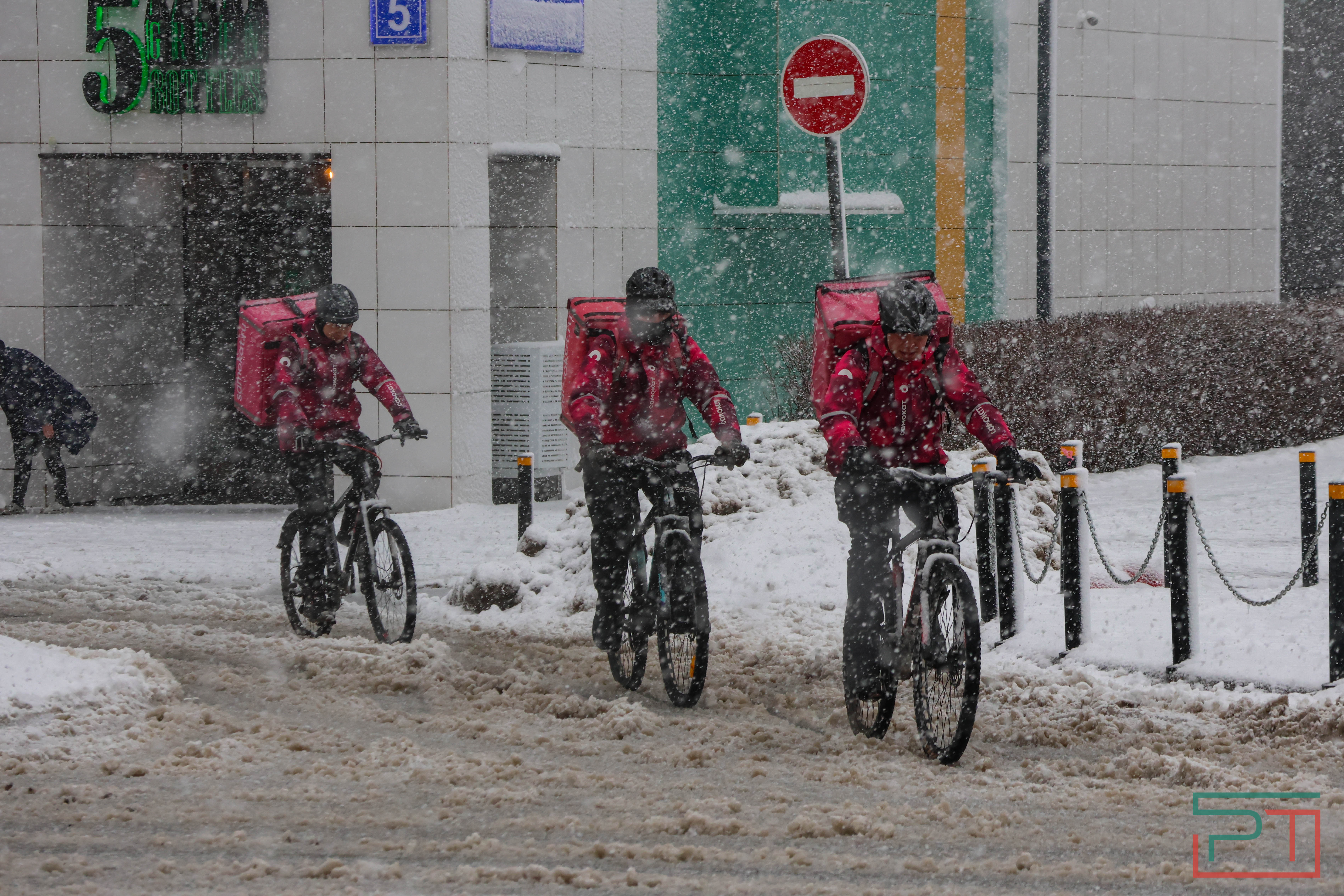 Зима отменяется: в январе казанцам вместо лыж пригодились зонтики