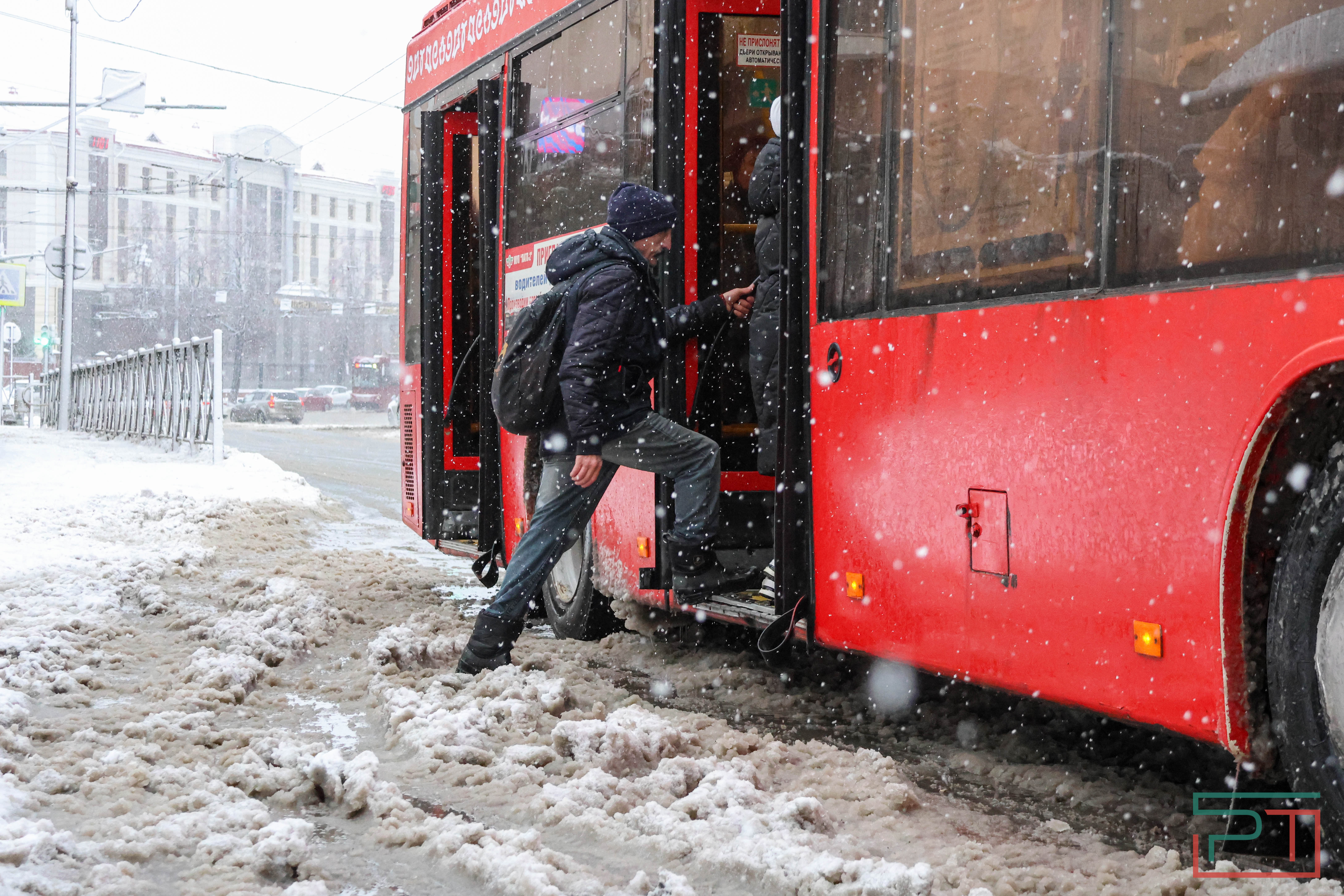 Зима отменяется: в январе казанцам вместо лыж пригодились зонтики