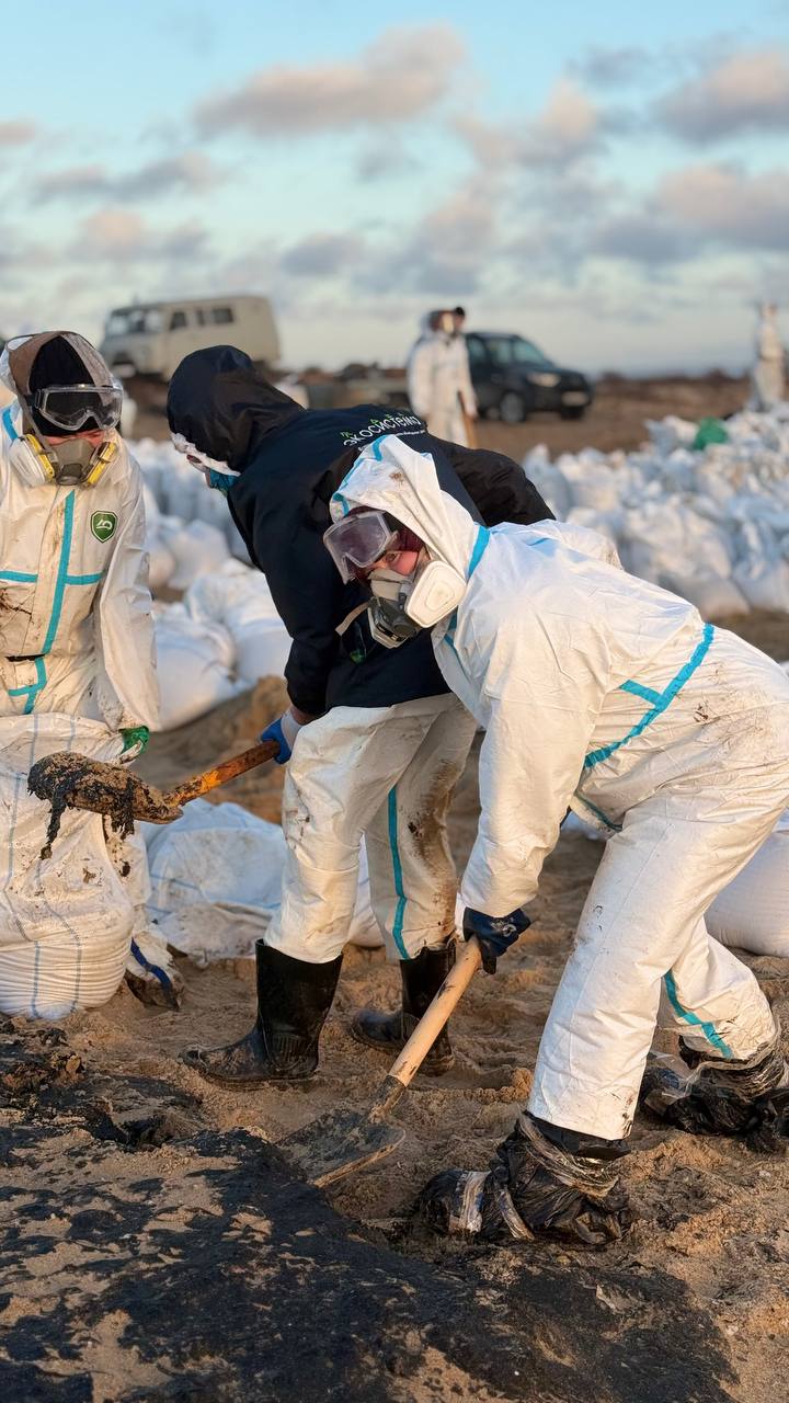 «Многих увозили с пляжа на скорой»: волонтеры из Татарстана спасают от беды Черное море
