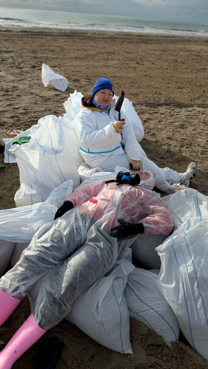 «Многих увозили с пляжа на скорой»: волонтеры из Татарстана спасают от беды Черное море