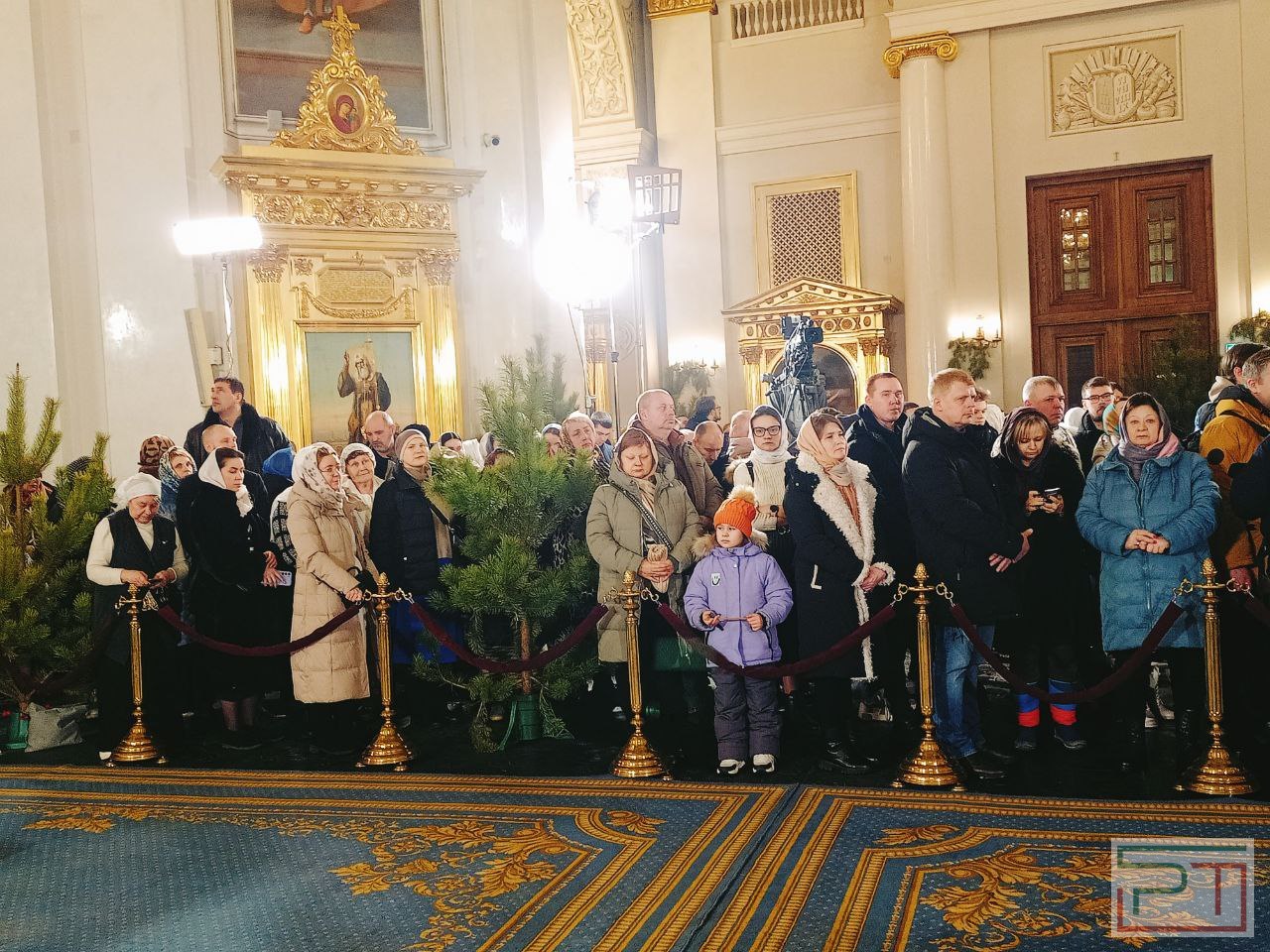 Митрополит Кирилл: «Бог сошел на землю, чтобы вернуть человека на небо»