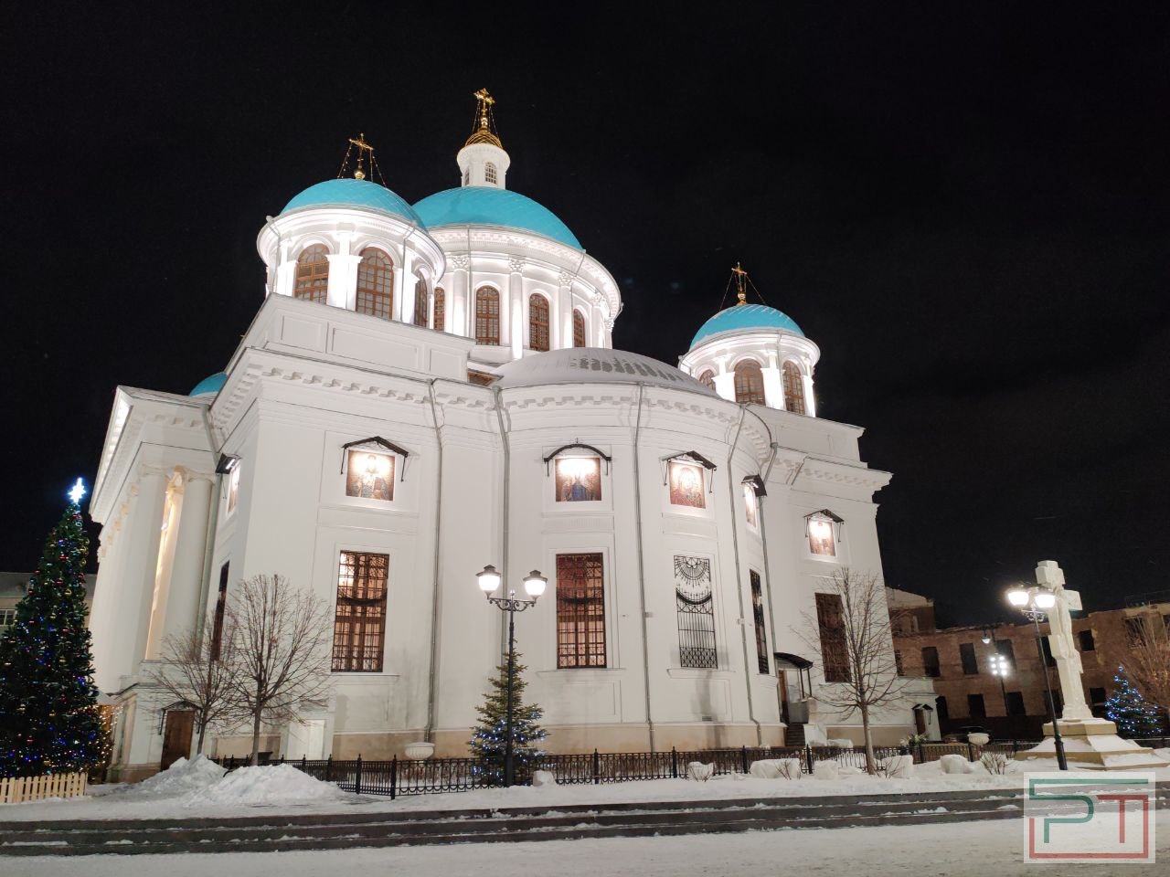 Митрополит Кирилл: «Бог сошел на землю, чтобы вернуть человека на небо»