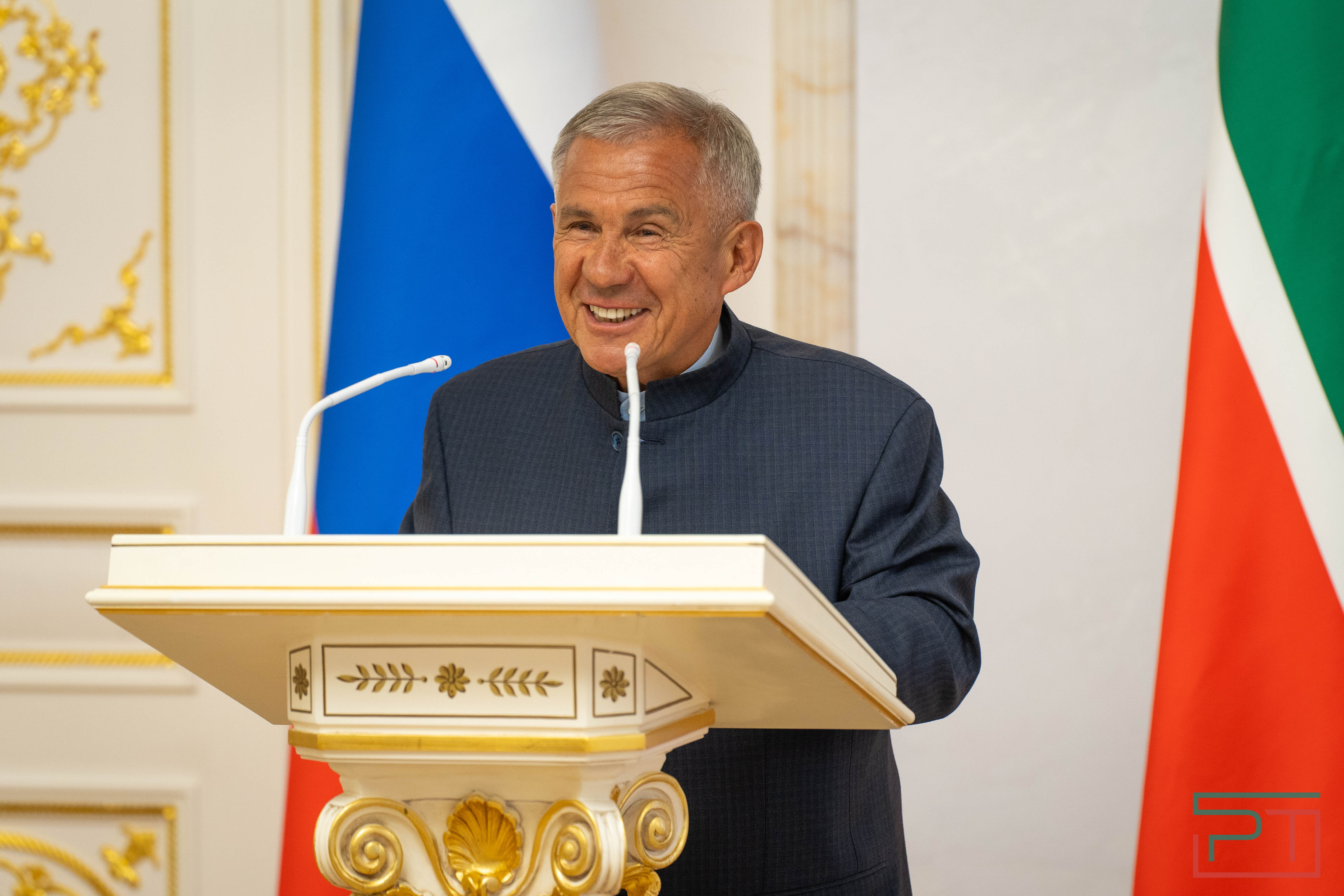 Минниханов поздравил волейболисток с победой