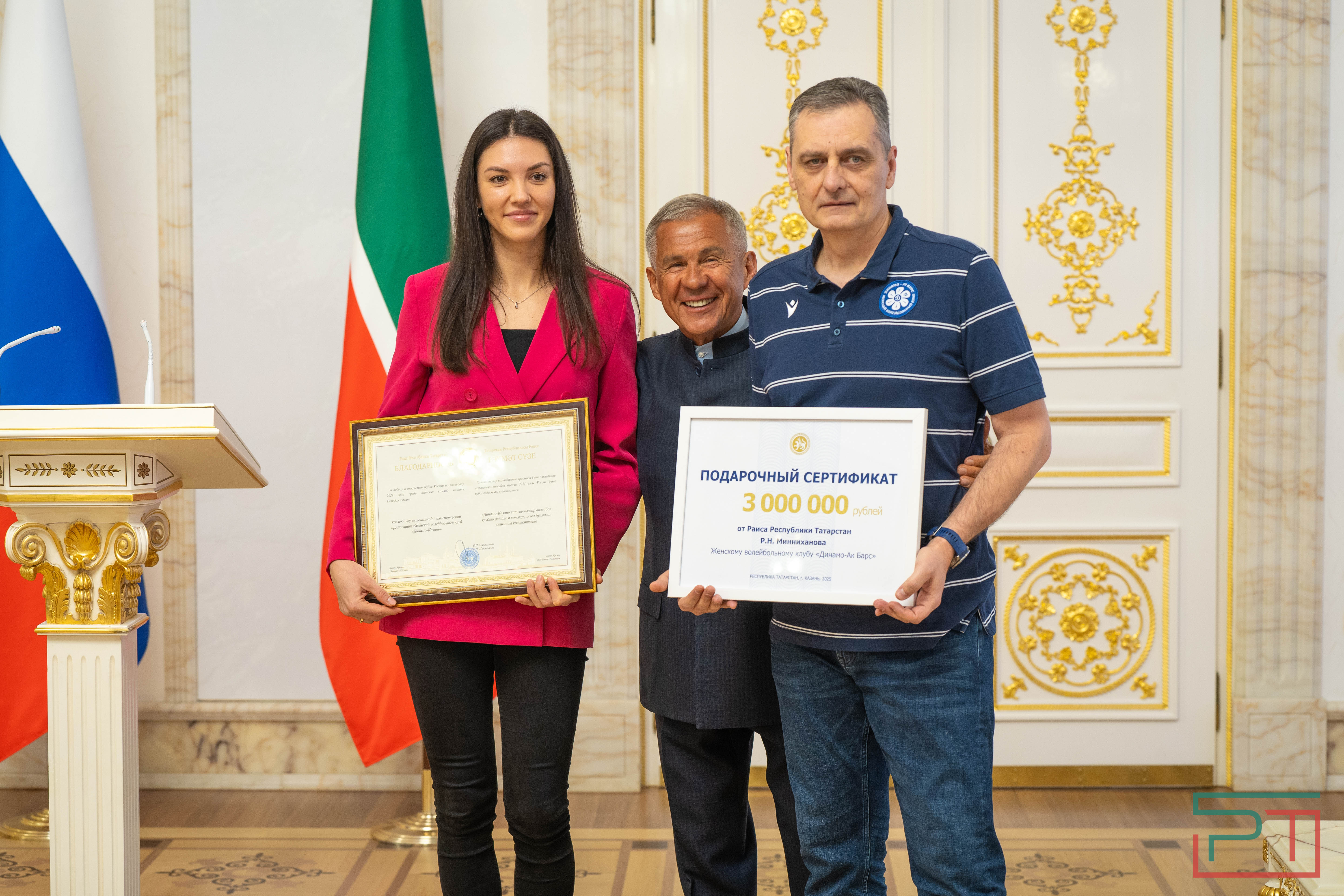 Минниханов поздравил волейболисток с победой