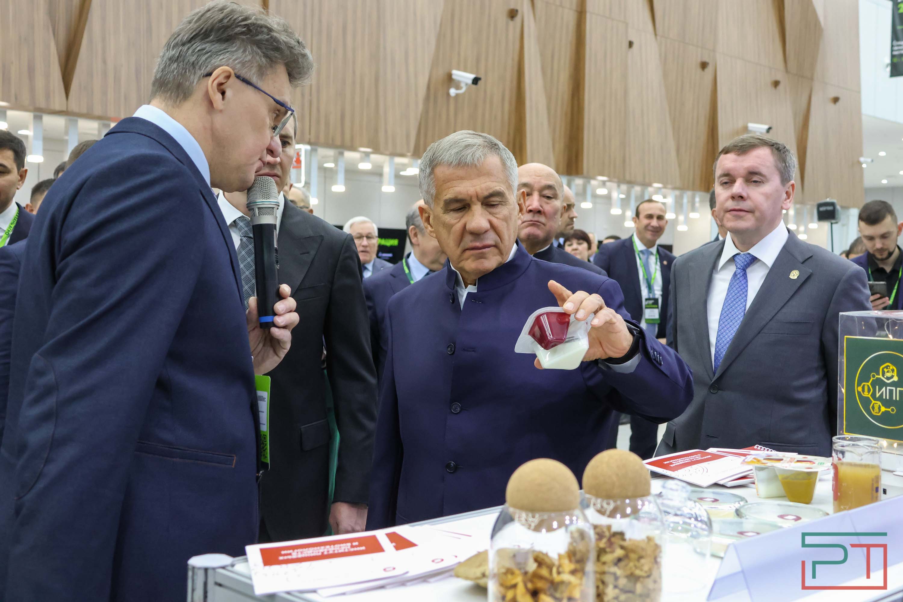 Минниханов осмотрел выставку «Казань Агро 2025»