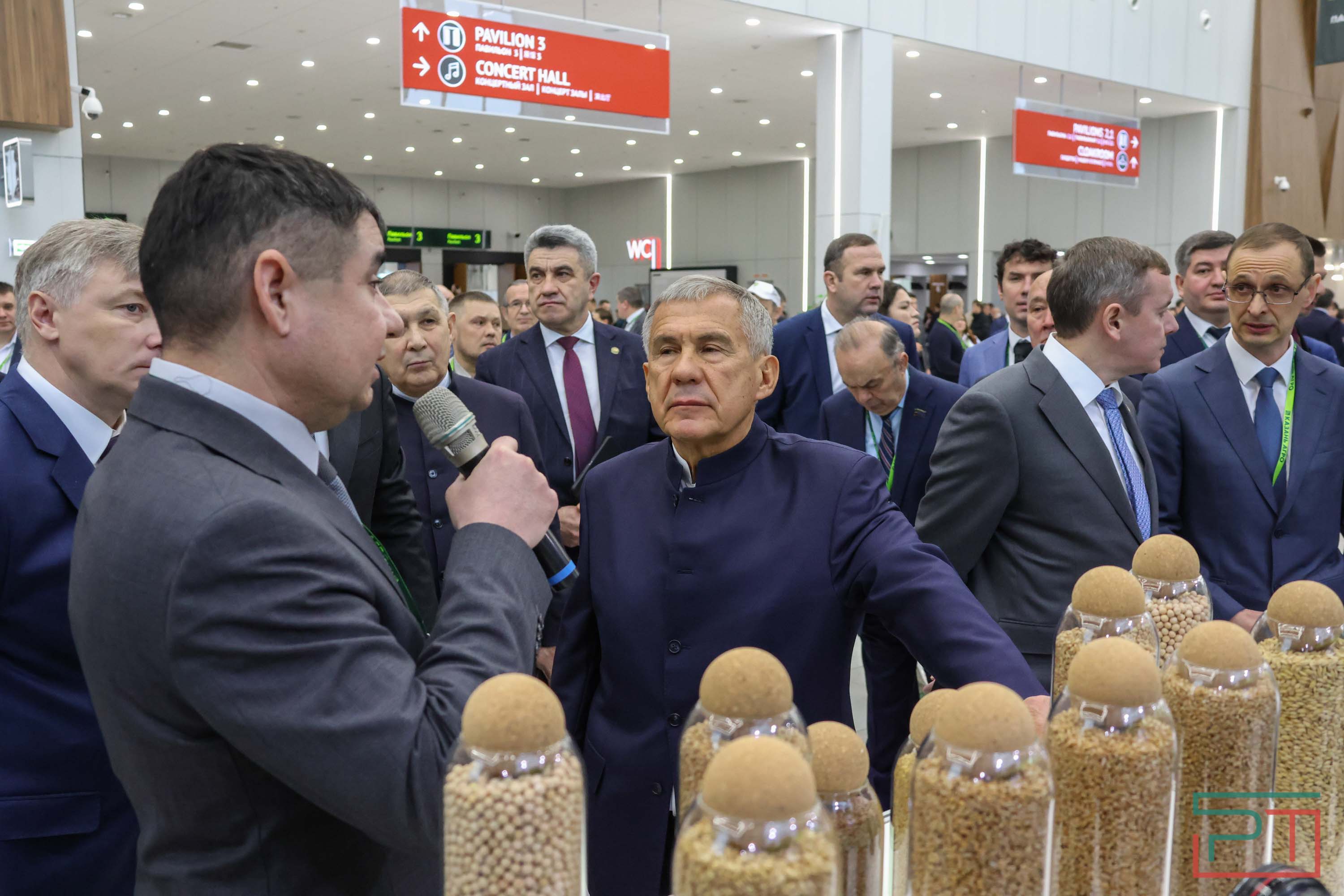 Минниханов осмотрел выставку «Казань Агро 2025»