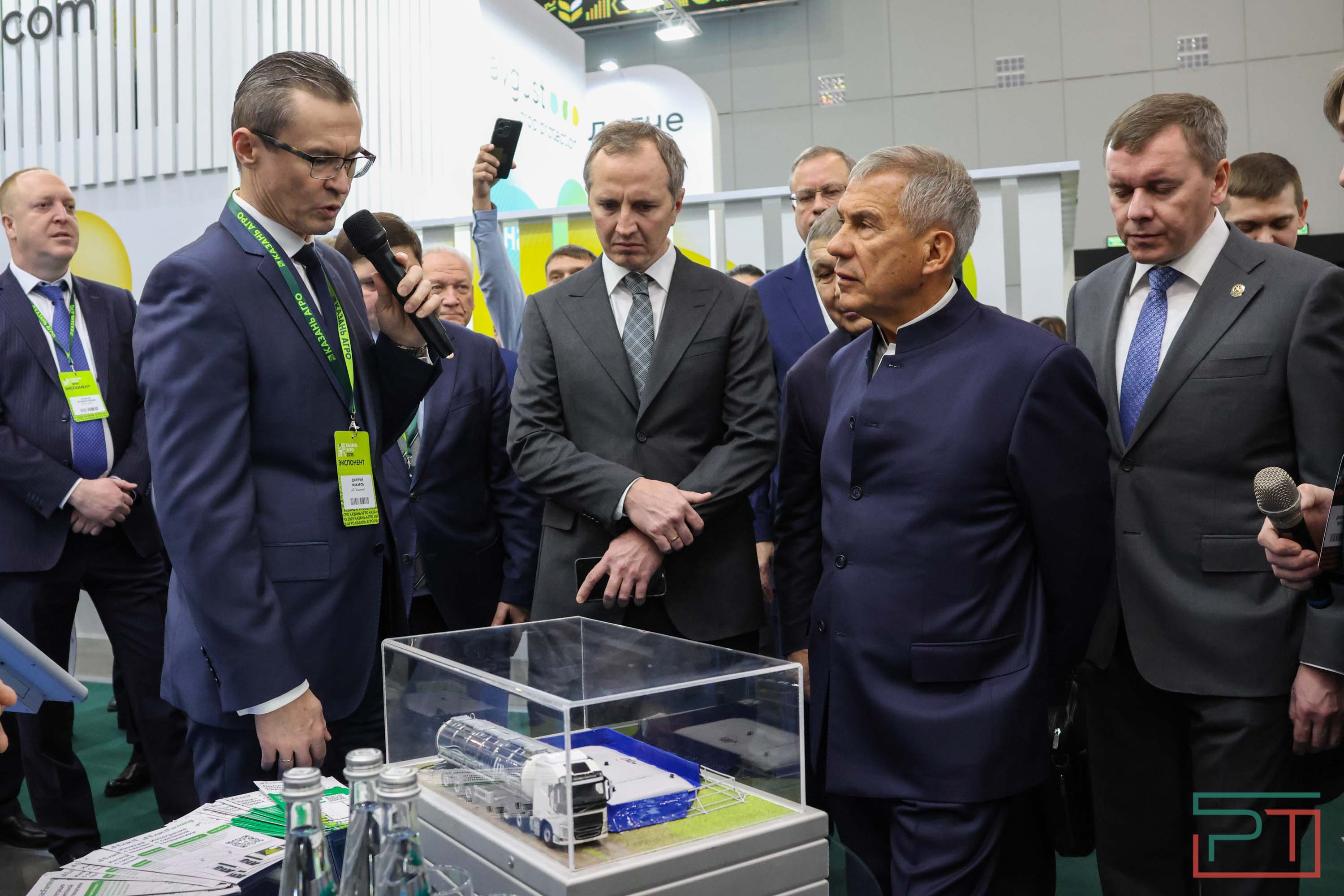Минниханов осмотрел выставку «Казань Агро 2025»