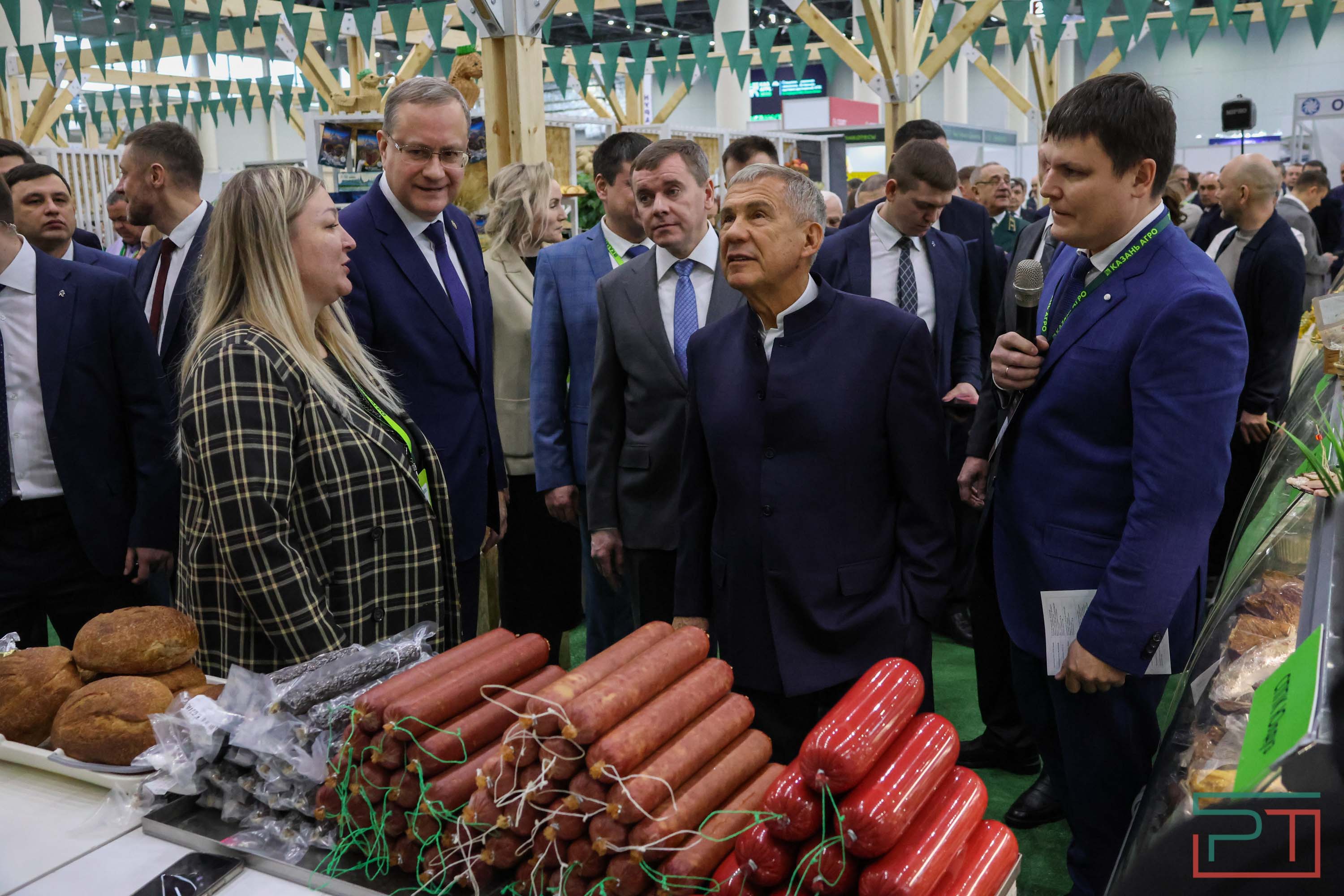 Минниханов осмотрел выставку «Казань Агро 2025»