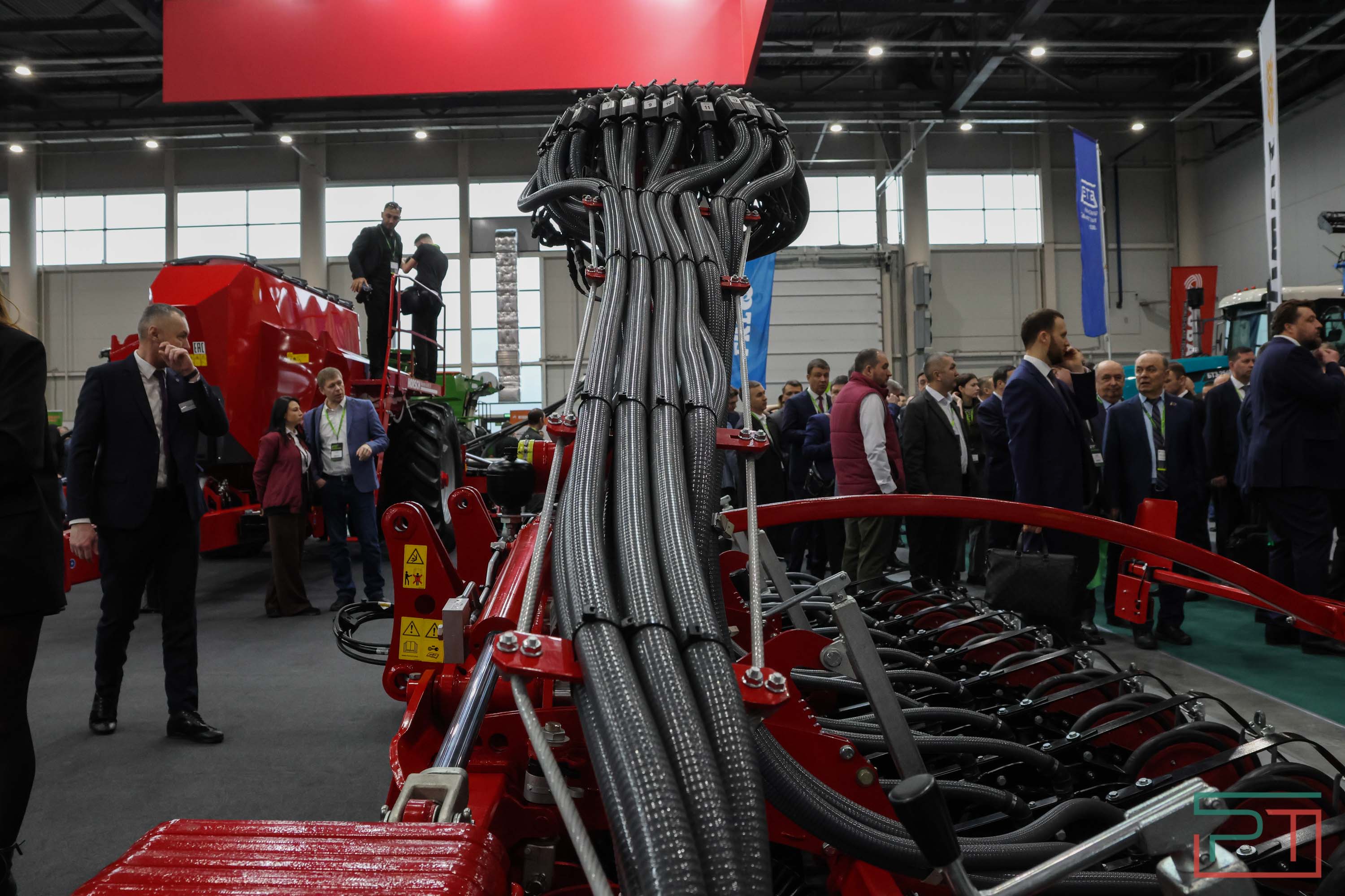 Минниханов осмотрел выставку «Казань Агро 2025»