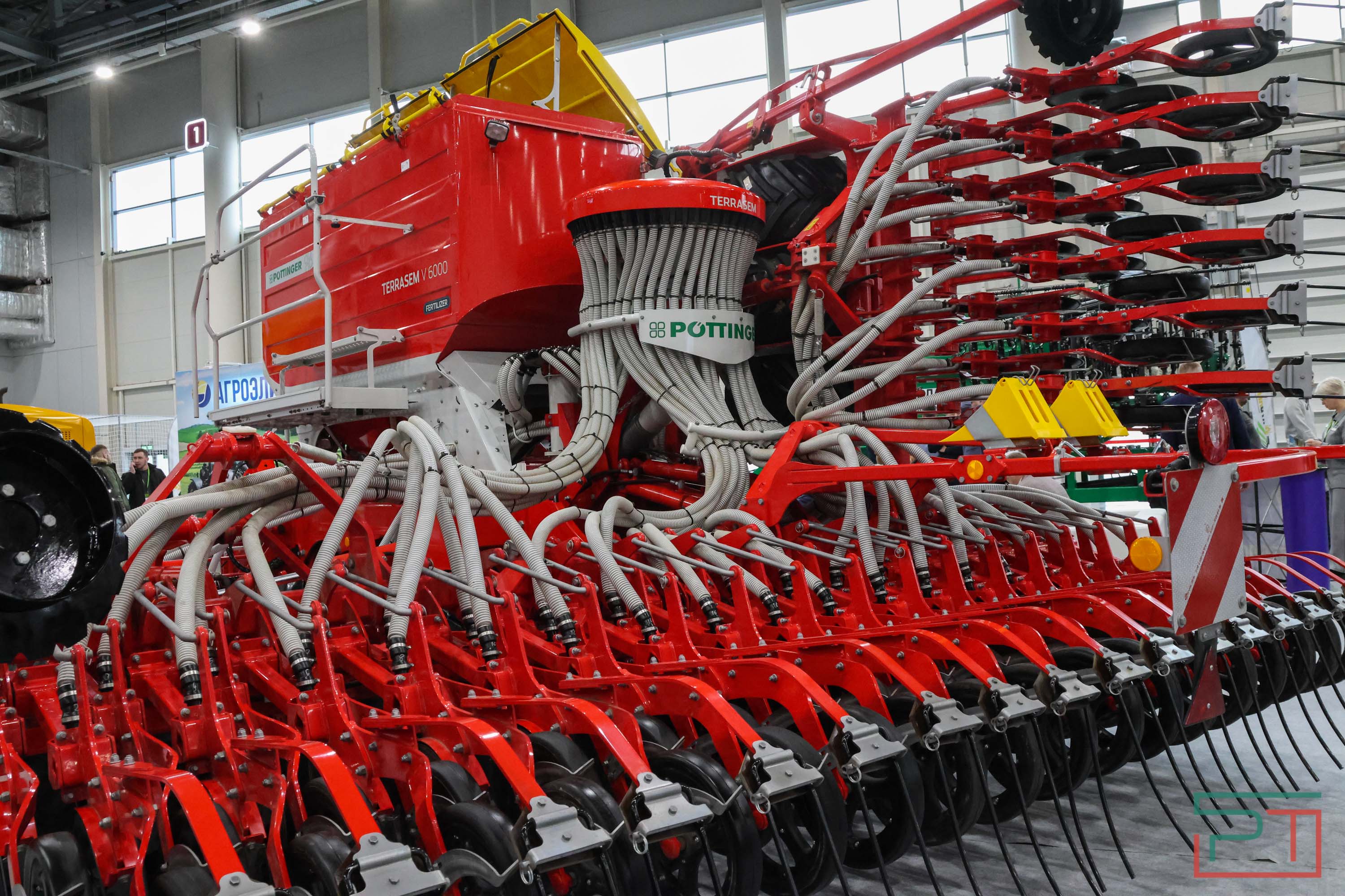 Минниханов осмотрел выставку «Казань Агро 2025»