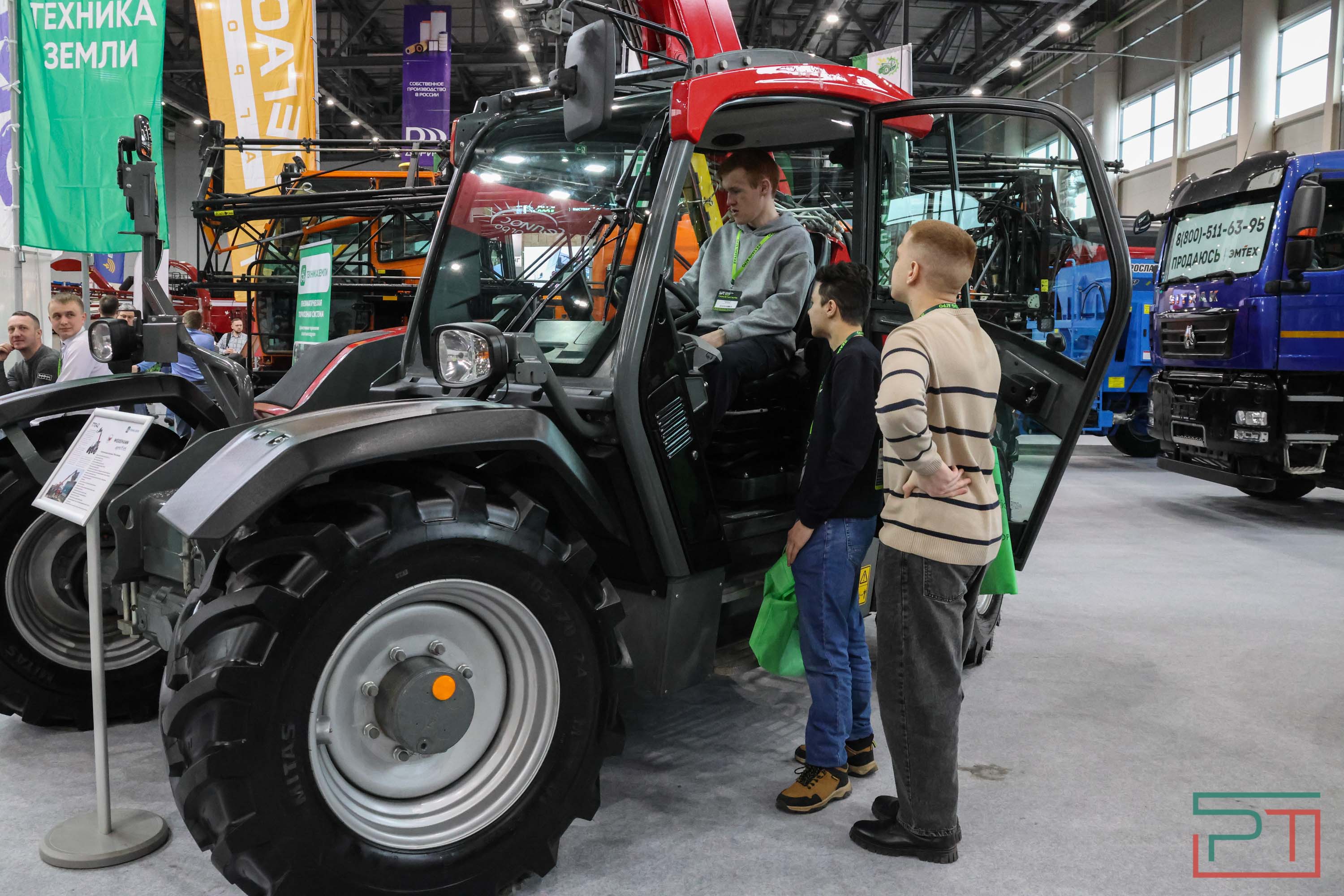 Минниханов осмотрел выставку «Казань Агро 2025»