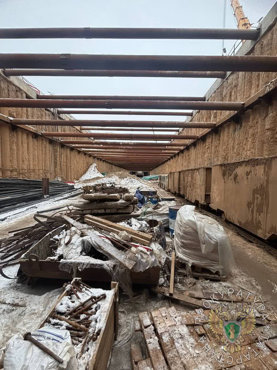 В Казани на рабочего на стройке упала стена — он погиб