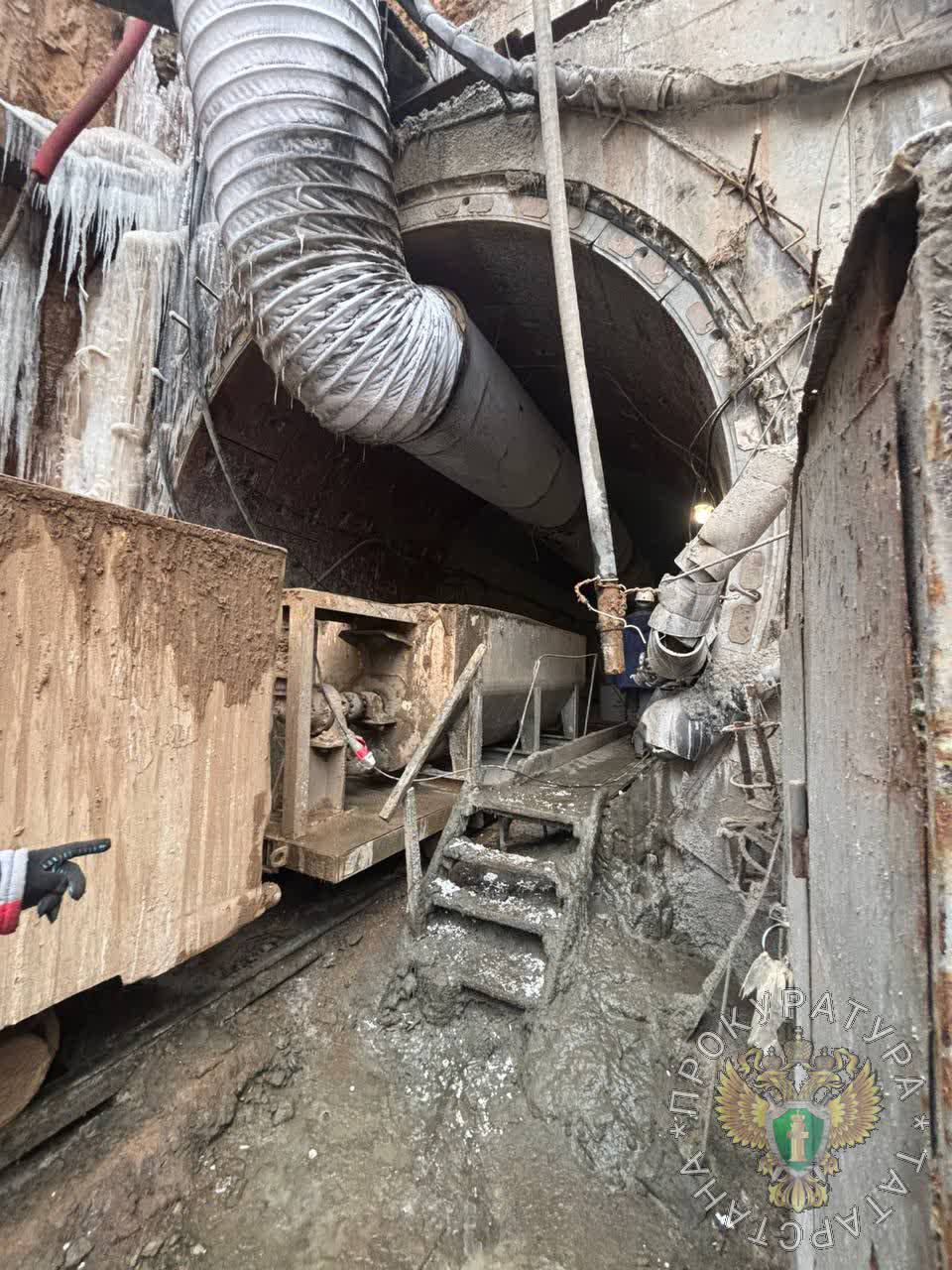 В Казани на рабочего на стройке упала стена — он погиб