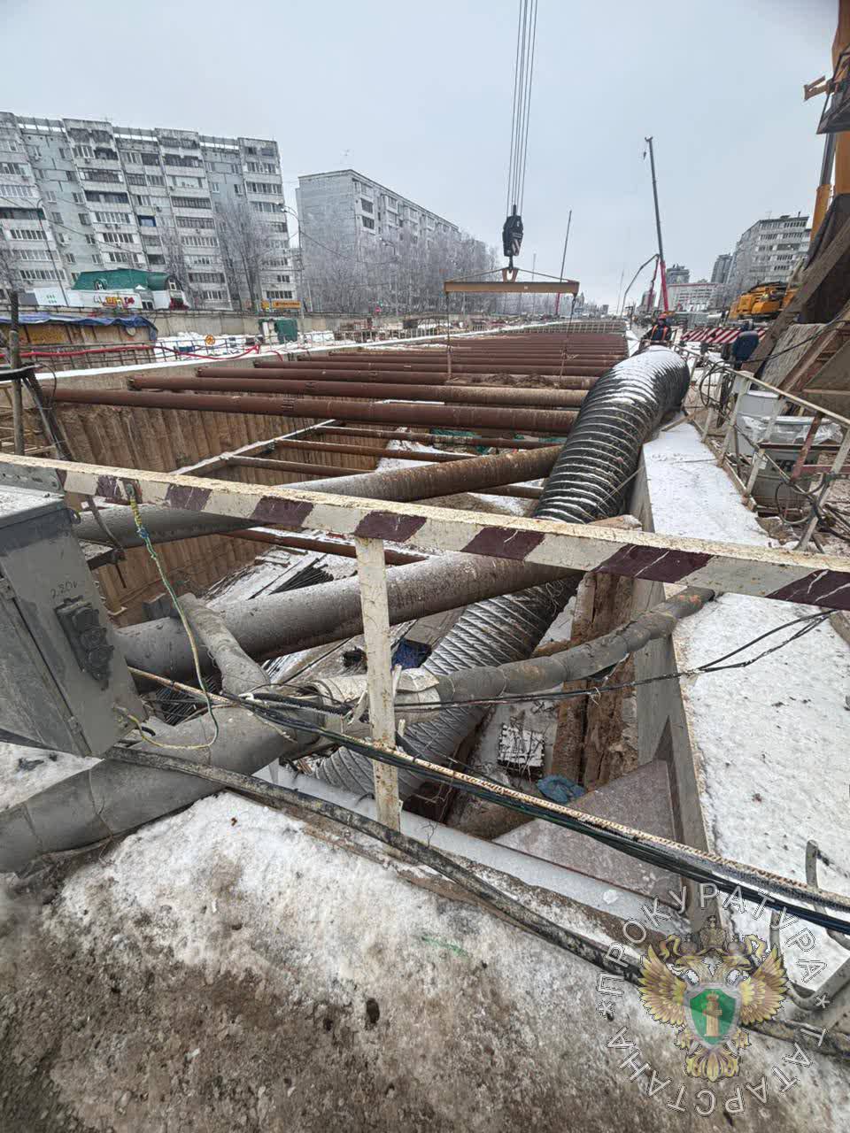 В Казани на рабочего на стройке упала стена — он погиб