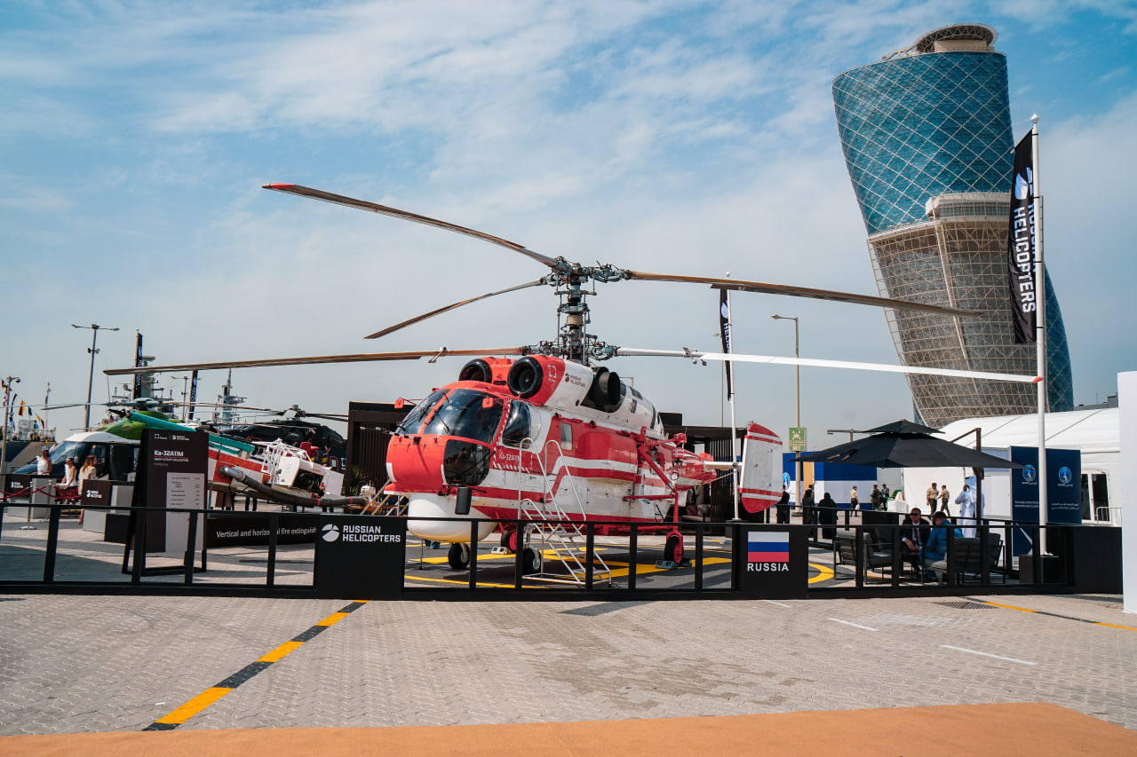 Минниханов осмотрел оборонную выставку IDEX-2025 в Абу-Даби