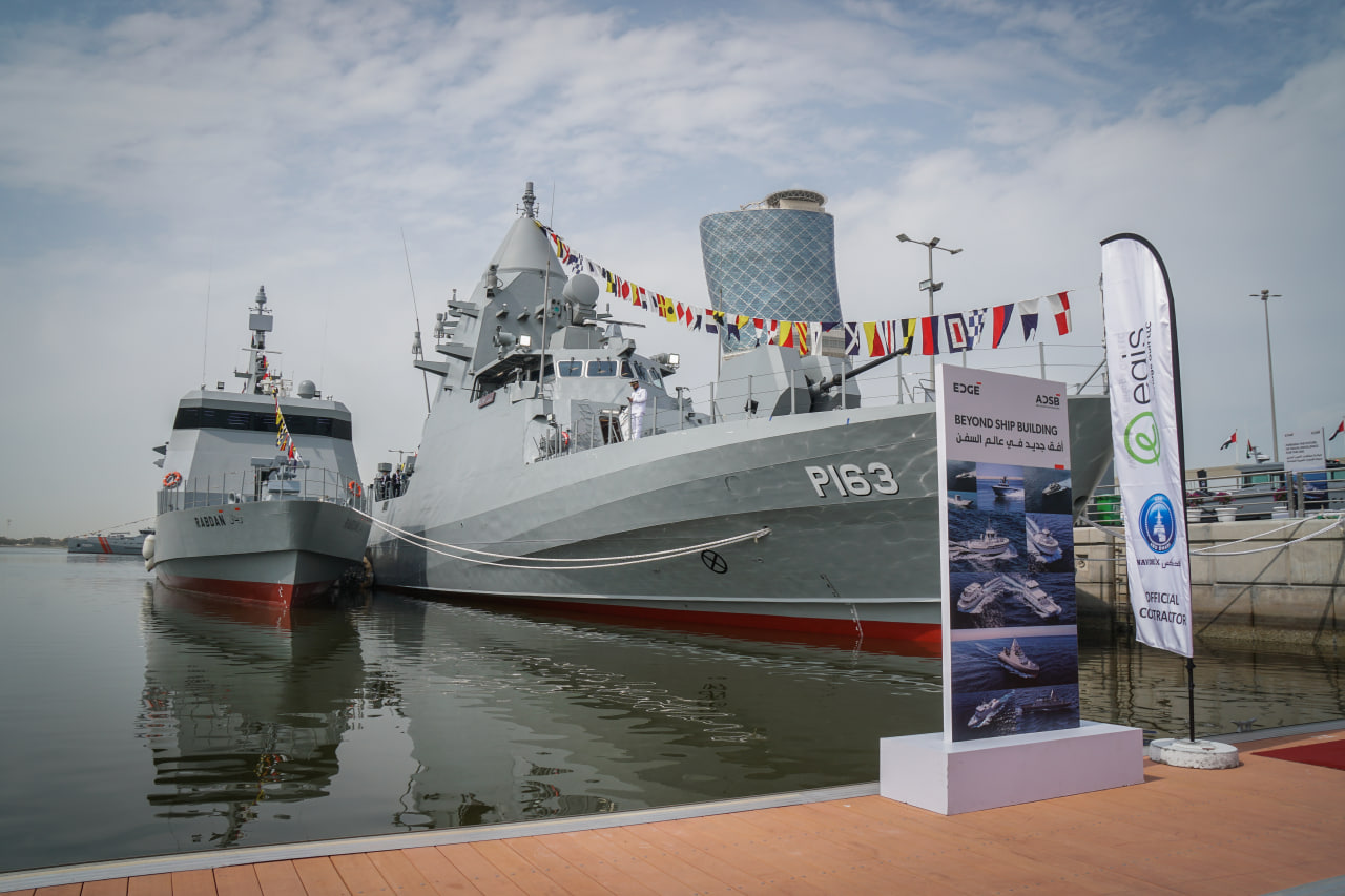 Минниханов осмотрел оборонную выставку IDEX-2025 в Абу-Даби