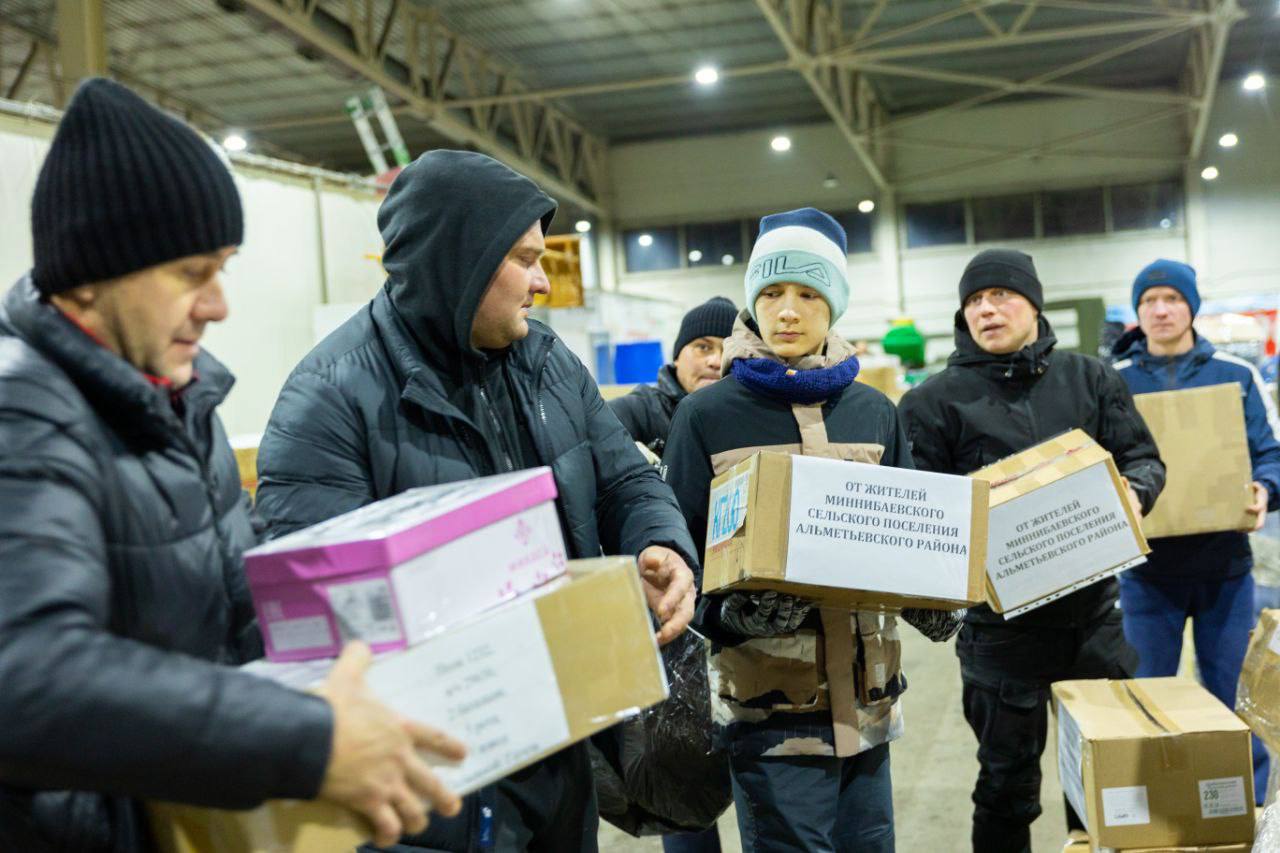 Более 500 тонн гуманитарки отправили за год волонтеры Альметьевска в зону СВО