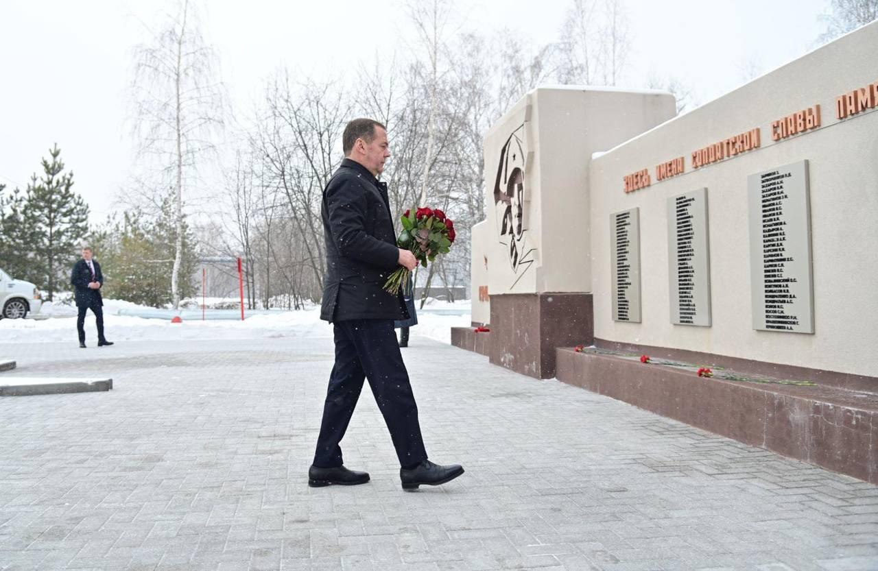 Дмитрий Медведев посетил Казань и провел совещание на пороховом заводе