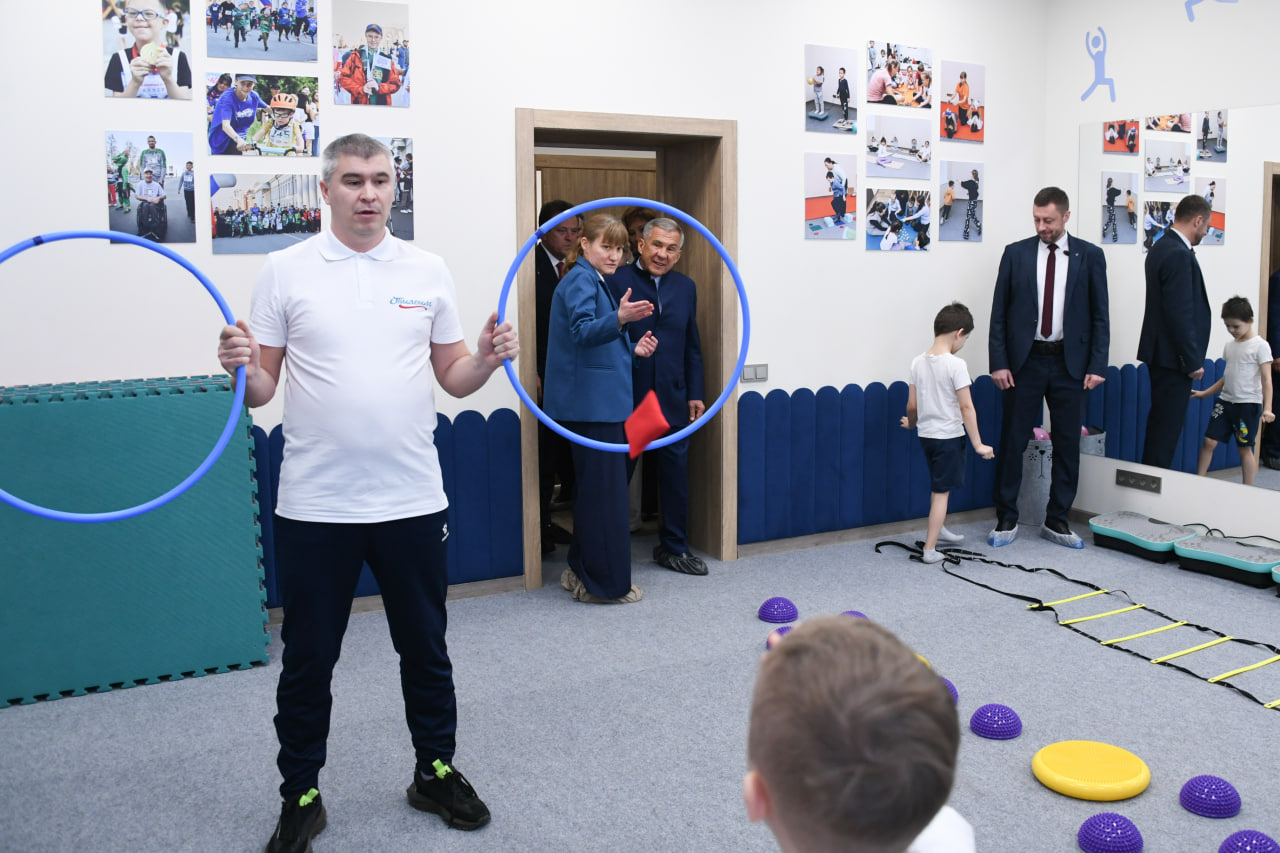 Минниханов посетил инклюзивный центр «Тылсым» в Казани