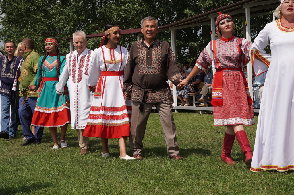 «Работаю не для того, чтобы кому-то нравиться»: яркие фразы и фото Рустама Минниханова