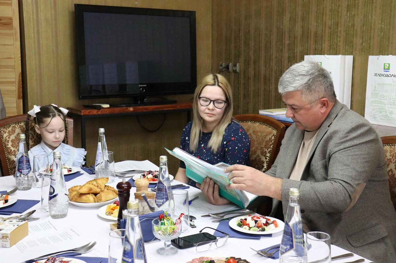 Нет, он не Байрон: мэр Зеленодольска отвечает на критику жителей в стихах