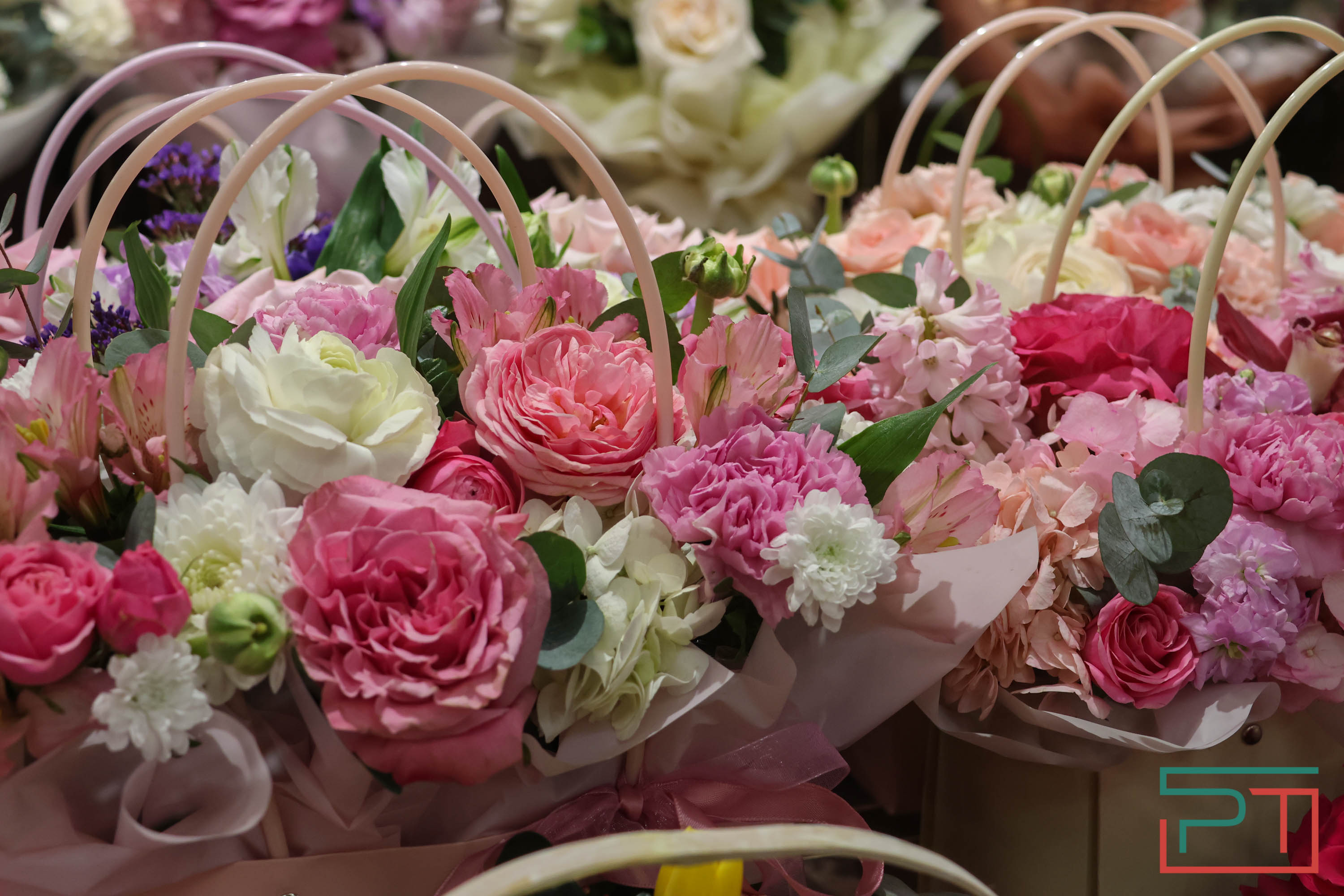 Тюльпаны ударят по карману: мужчины в Татарстане прицениваются к цветам