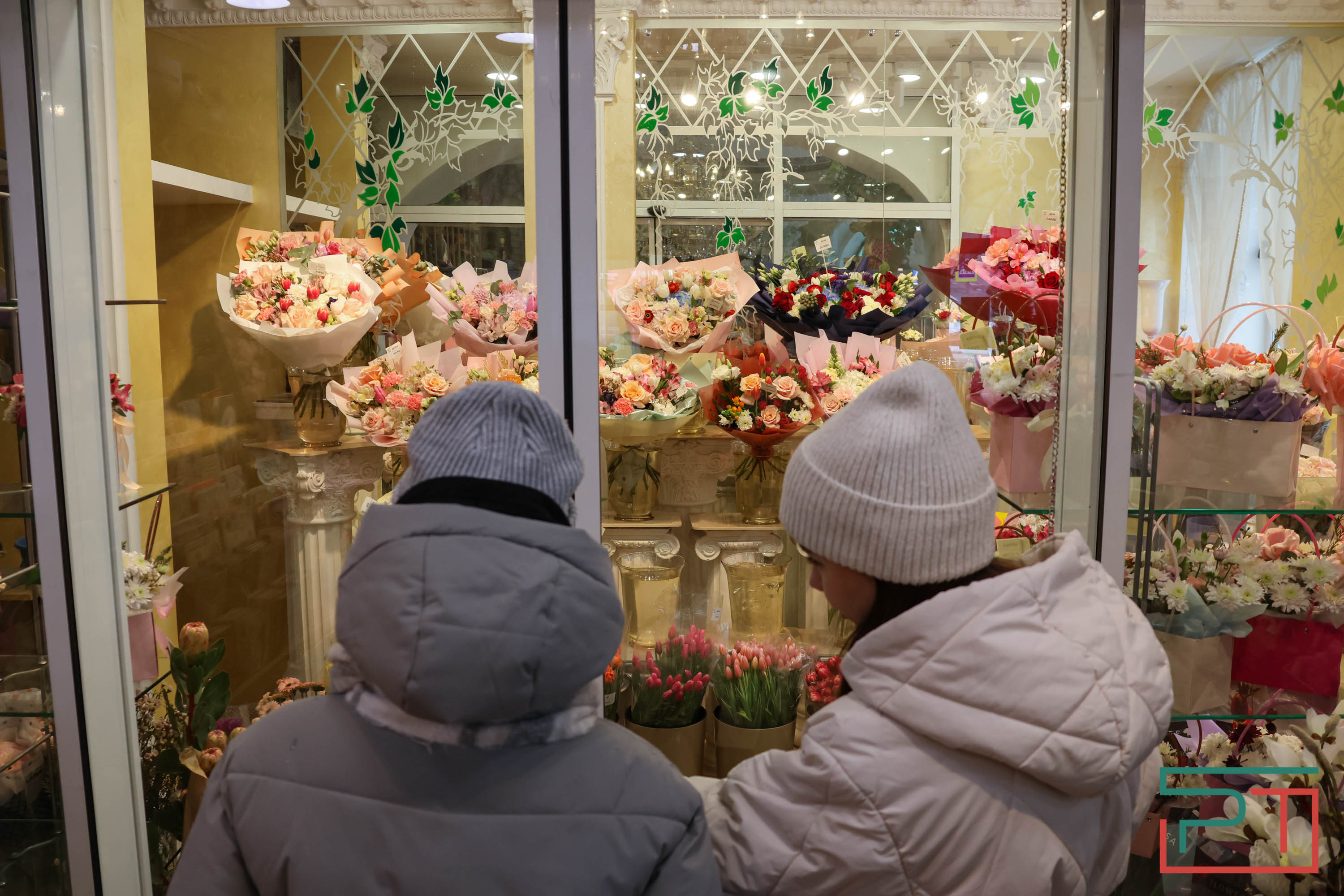 Тюльпаны ударят по карману: мужчины в Татарстане прицениваются к цветам