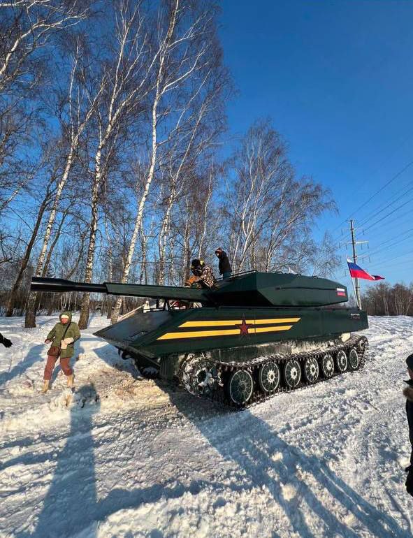 «Армата» отдыхает: казанец устраивает в лесу покатушки на самодельном танке