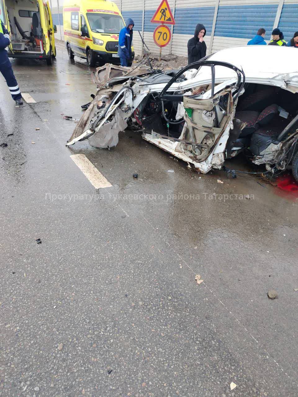 Водитель Geely погиб, врезавшись в шумозащитный экран на трассе М7 в Татарстане